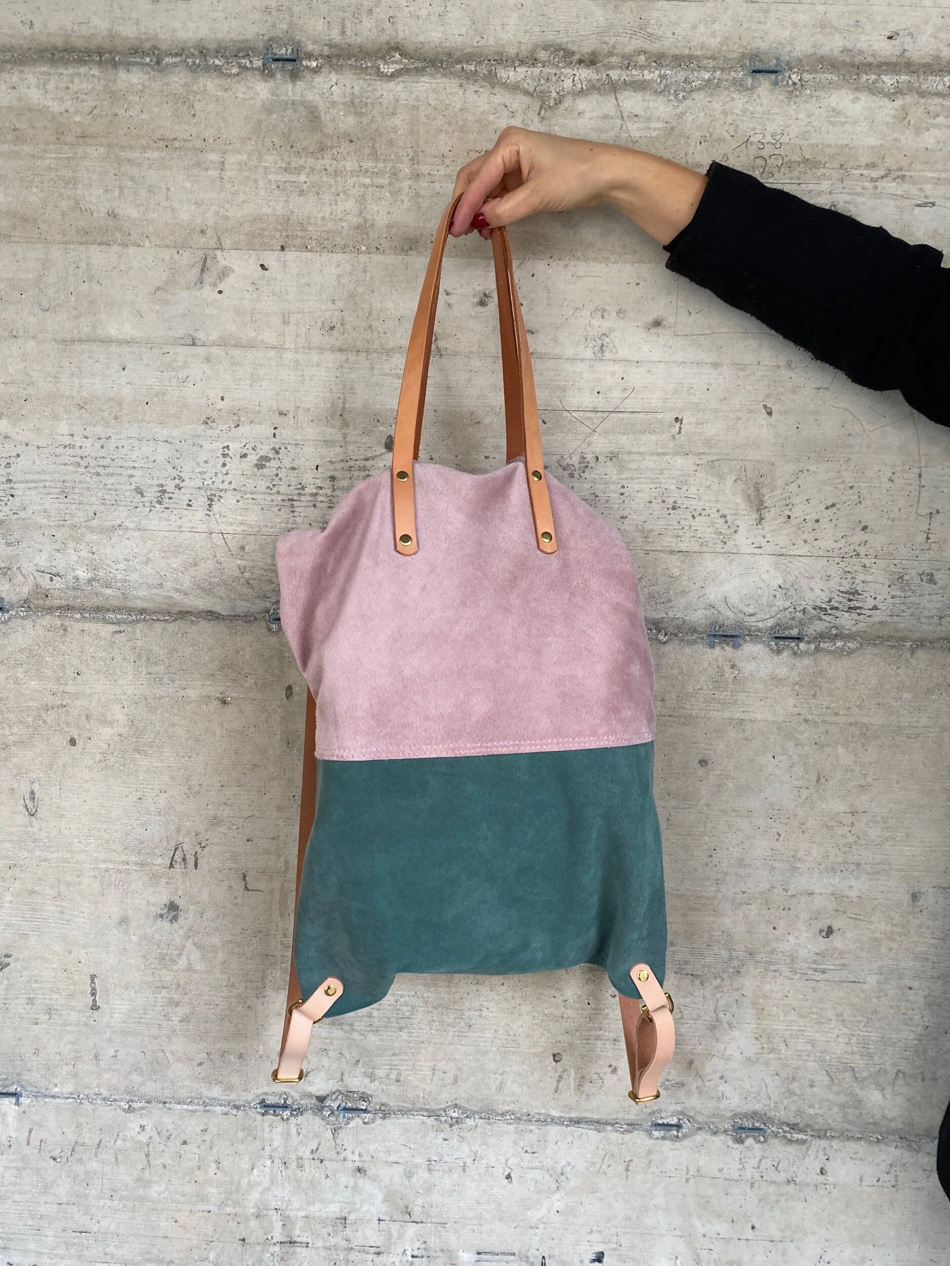 3E110733-7450-4859-A095-EEEF814FFBA0