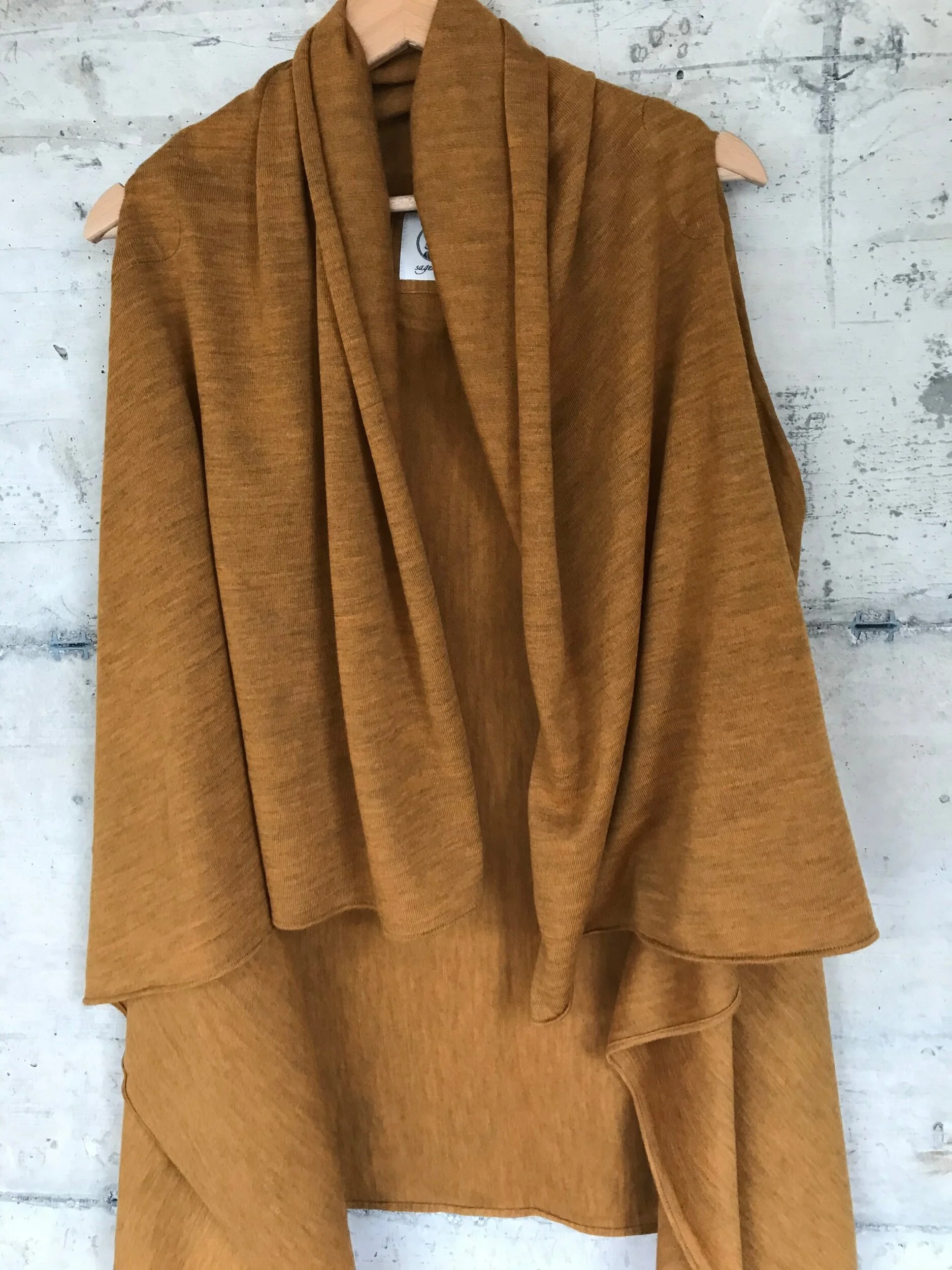 E9E90159-5E39-4FB8-B433-8EB244D0DF80