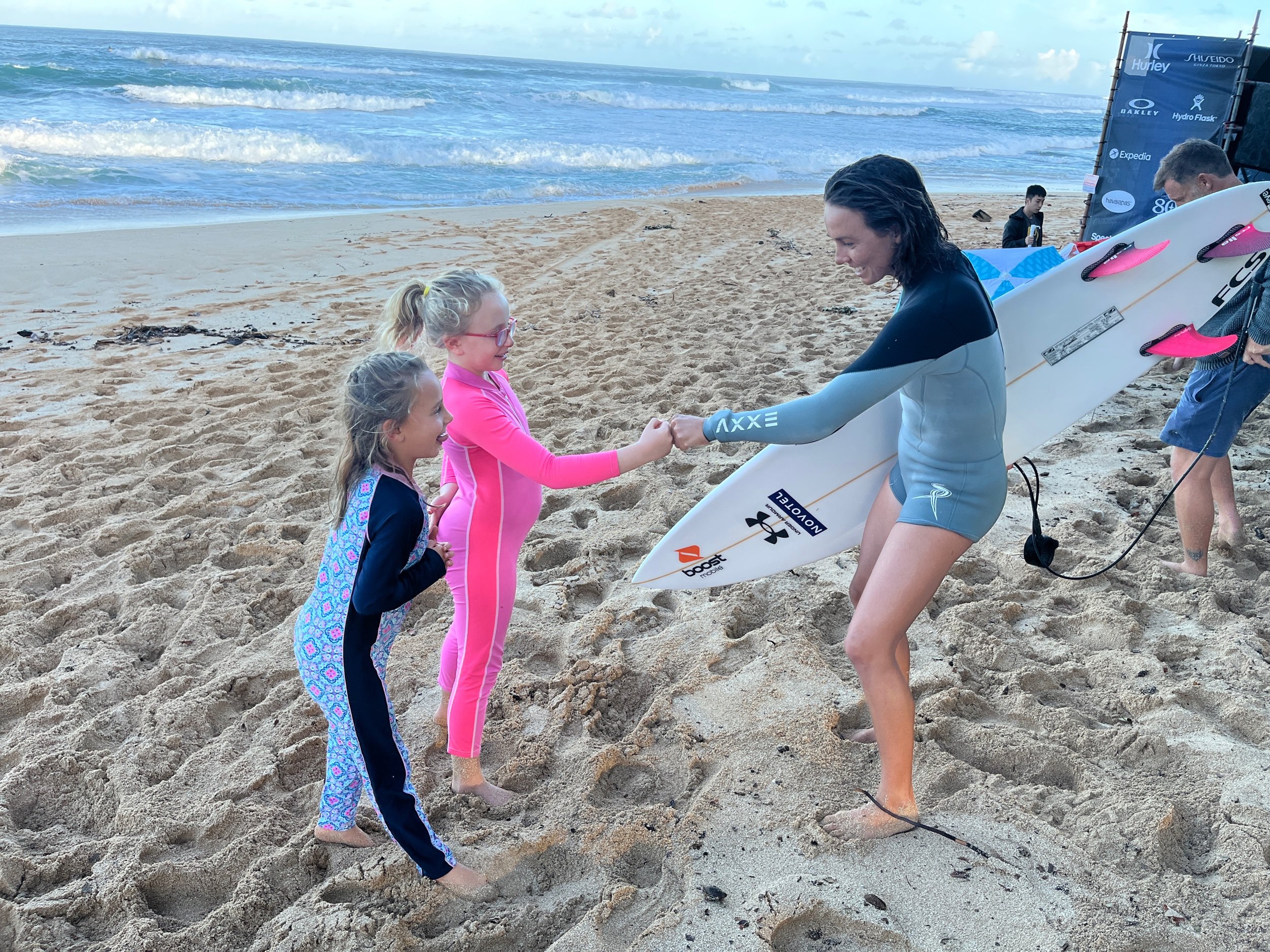 Sally Fitzgibbons meeting Scarlett and Nora