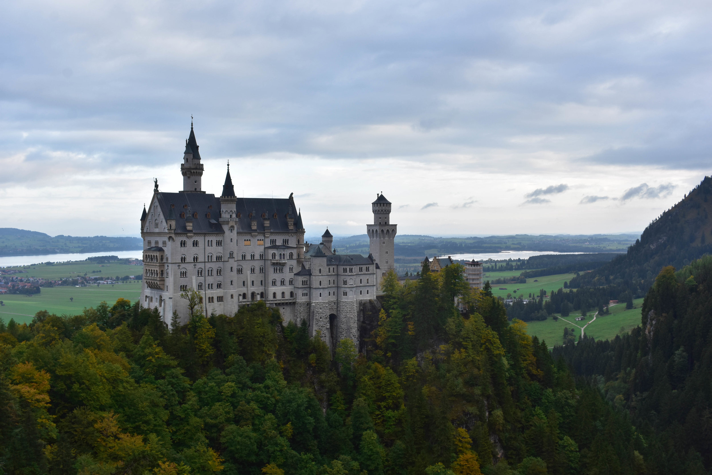 Neuschwanstein (2019_08_01 01_44_00 UTC).jpg