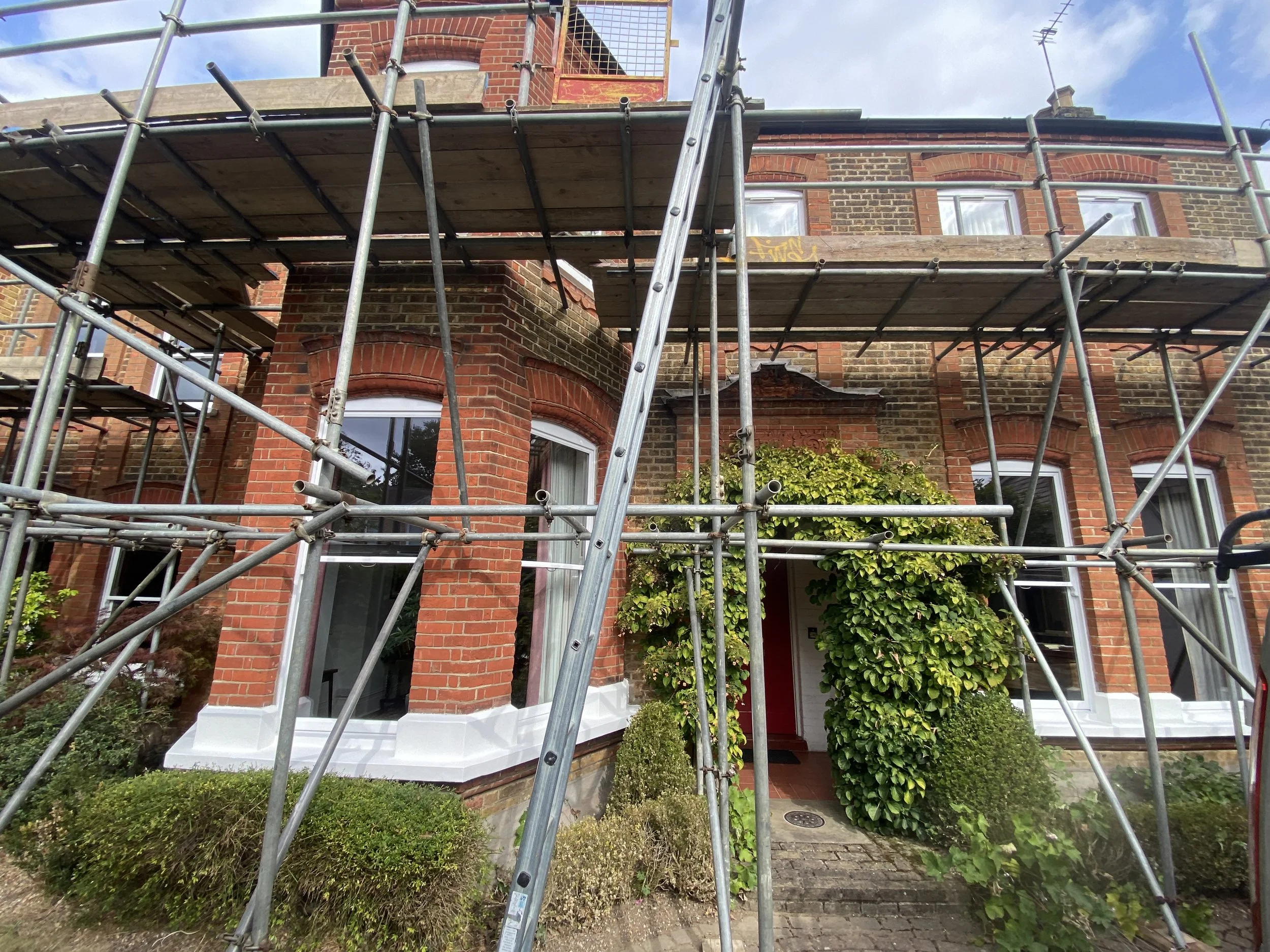 Scaffolding erected in Westmount road Eltham.jpeg
