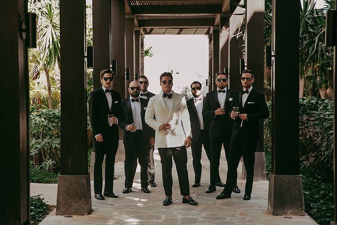 🕶 Groom&rsquo;s getting ready 🕶
.
.

.
.
Venue: @nizucresort @nizuc_weddings 
Photography: @buttonup_photo 
Video: @sealoveweddingfilms 
.
.
.
.
..
.
.
.
.