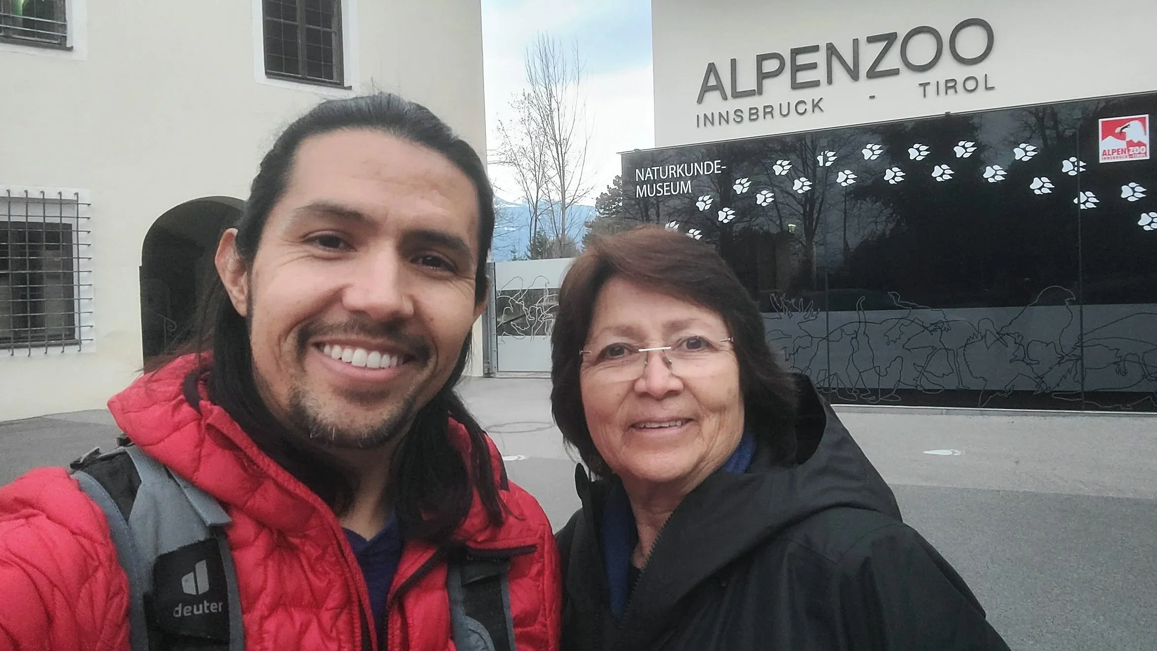 nicolas-valentin-mom-alpenzoo-entrance-before-setup.jpg