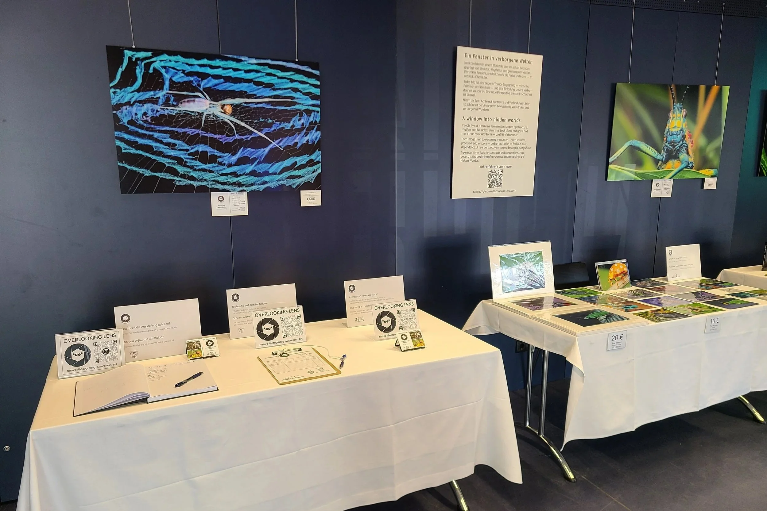 alpenzoo-exhibition-info-table-workshops-guided-tours-guestbook.jpg