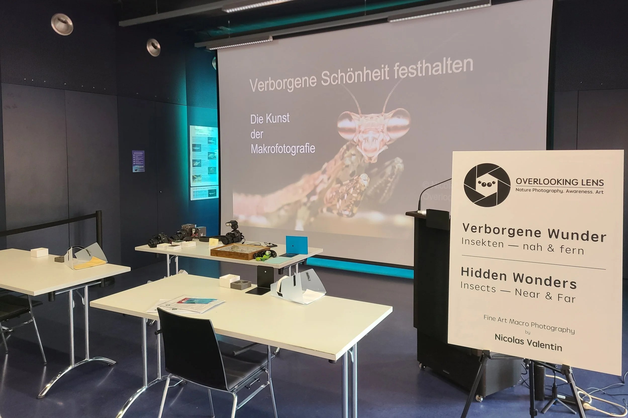 workshop-b-wide-setup-desks-exhibit-sign-projector-intro-slide.jpg