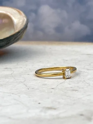 【Edda】Cutting Ring 22K EMERALD CUT DIAMOND .16 CT STACKING RING — JANA TURNER