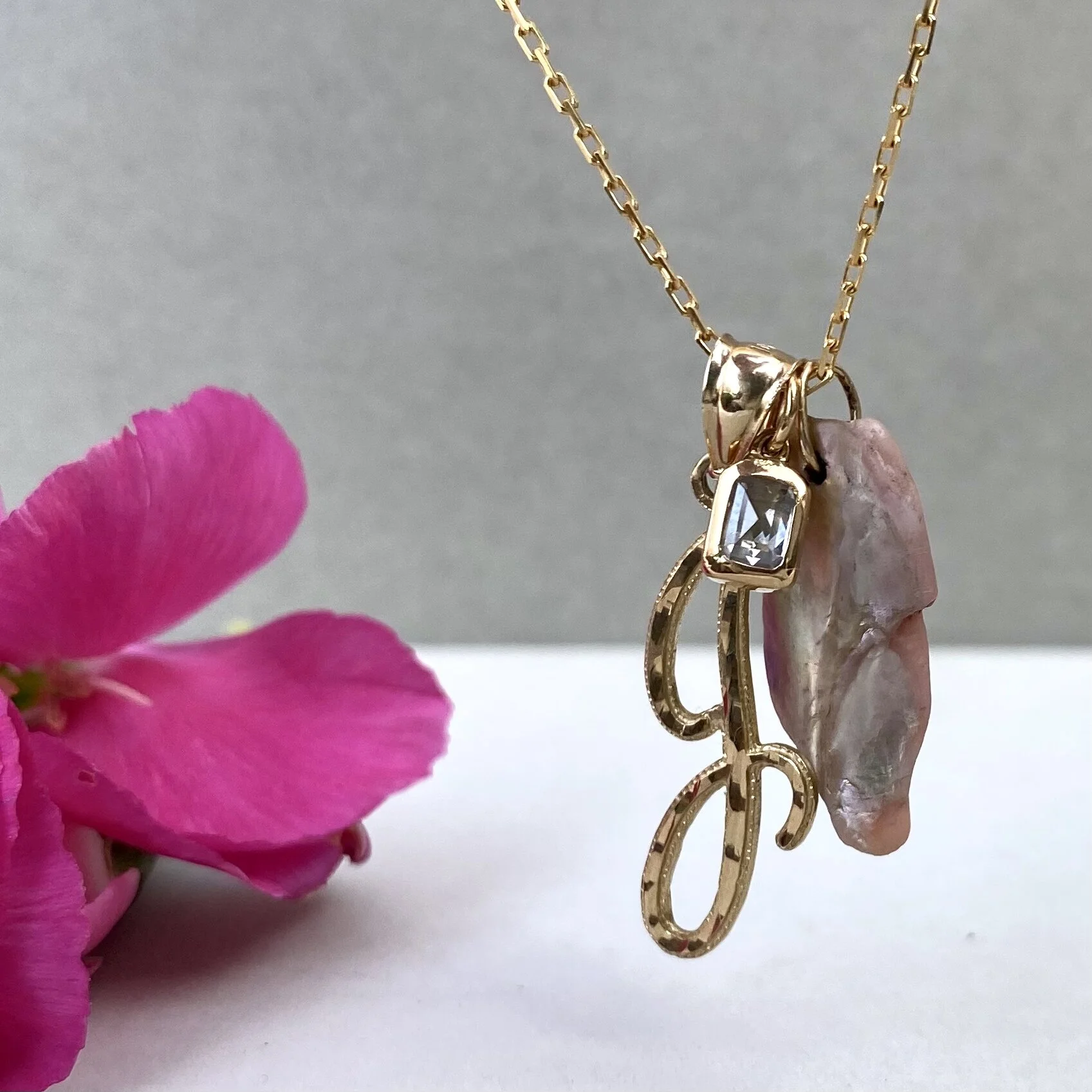 476556F6-630A-437F-AAE4-0D62AC77081D