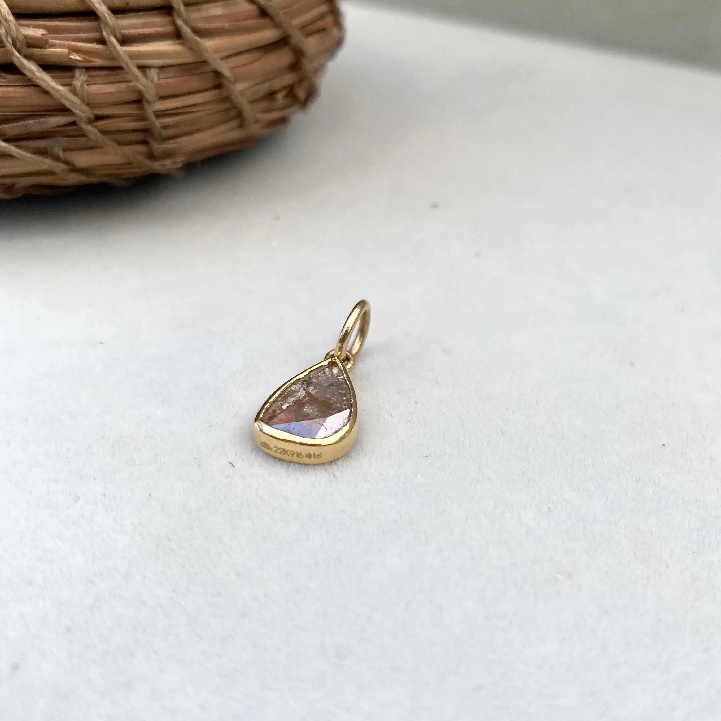 B4C1F174-C63A-4496-B370-062E9D7B45C6