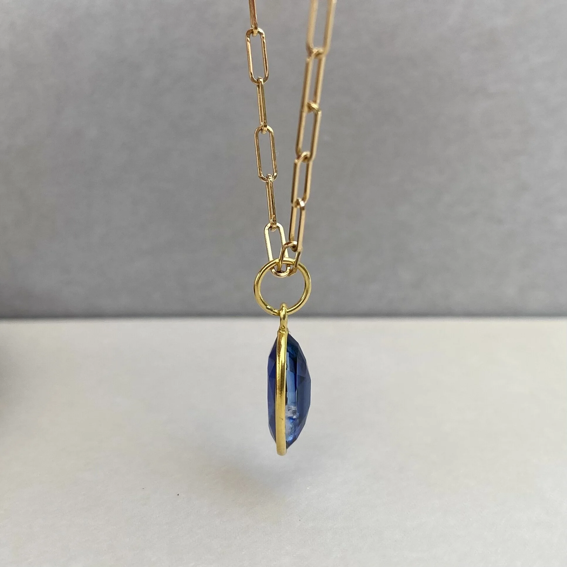 AFECA505-08F0-4F6E-B873-E4994553158E