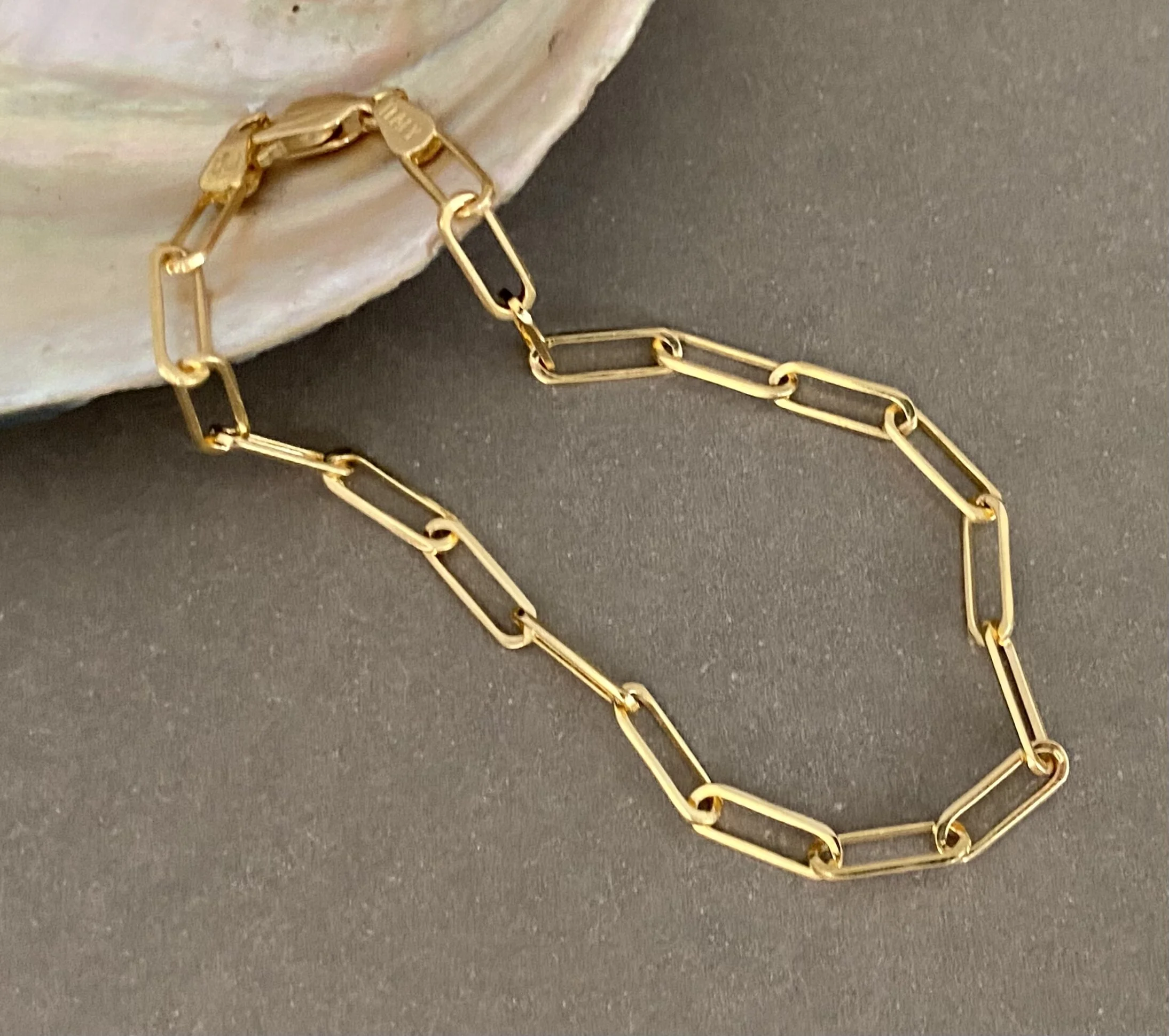 C5B094C9-84EA-4D0F-994B-D32D6E09B2DE