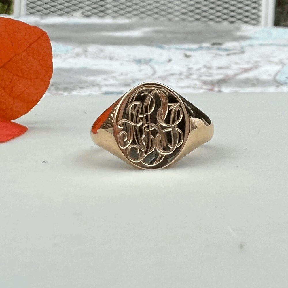 18K Classic Oval Signet Ring — JANA TURNER FINE JEWELRY