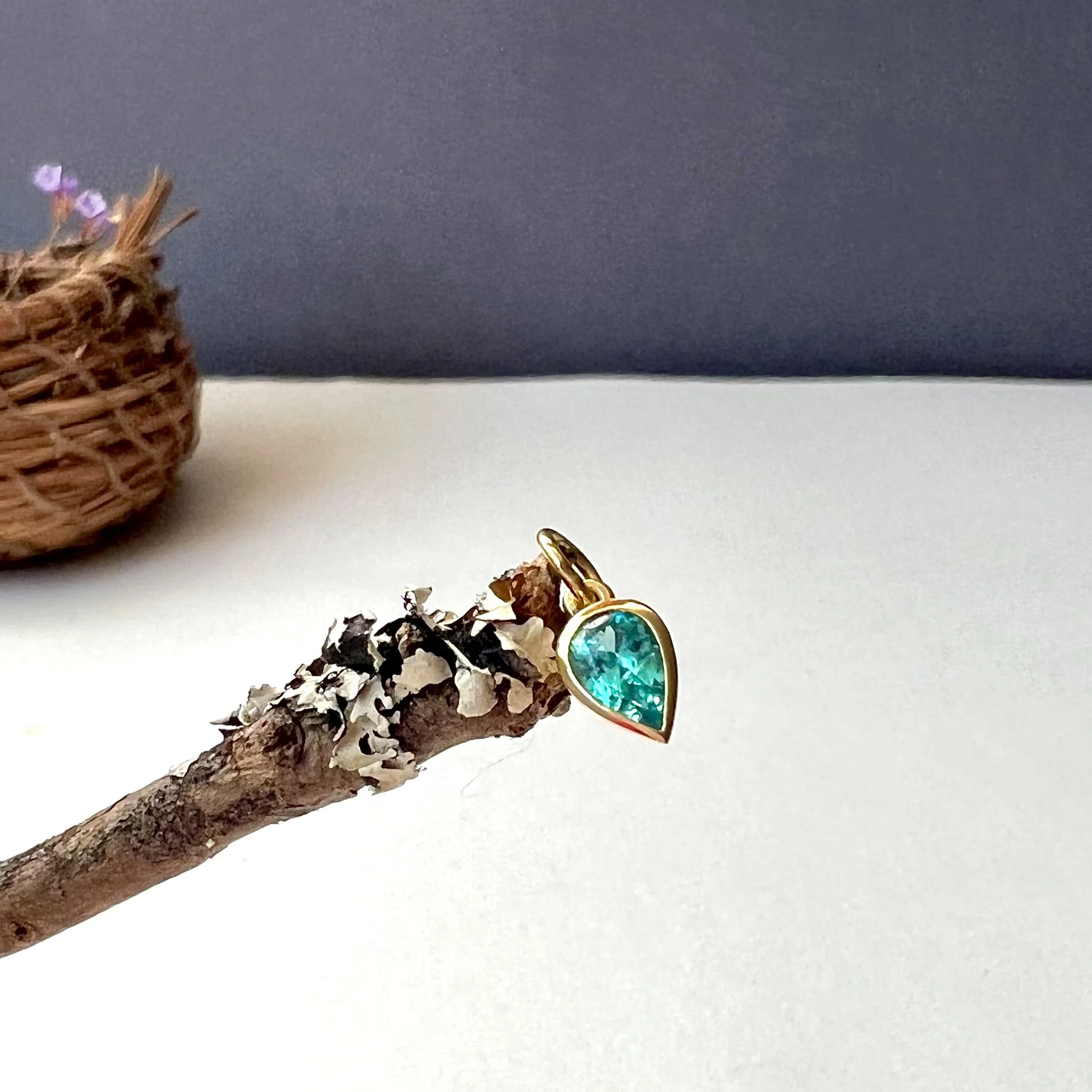 14643936-8117-4D12-900E-ED98B5BE8825