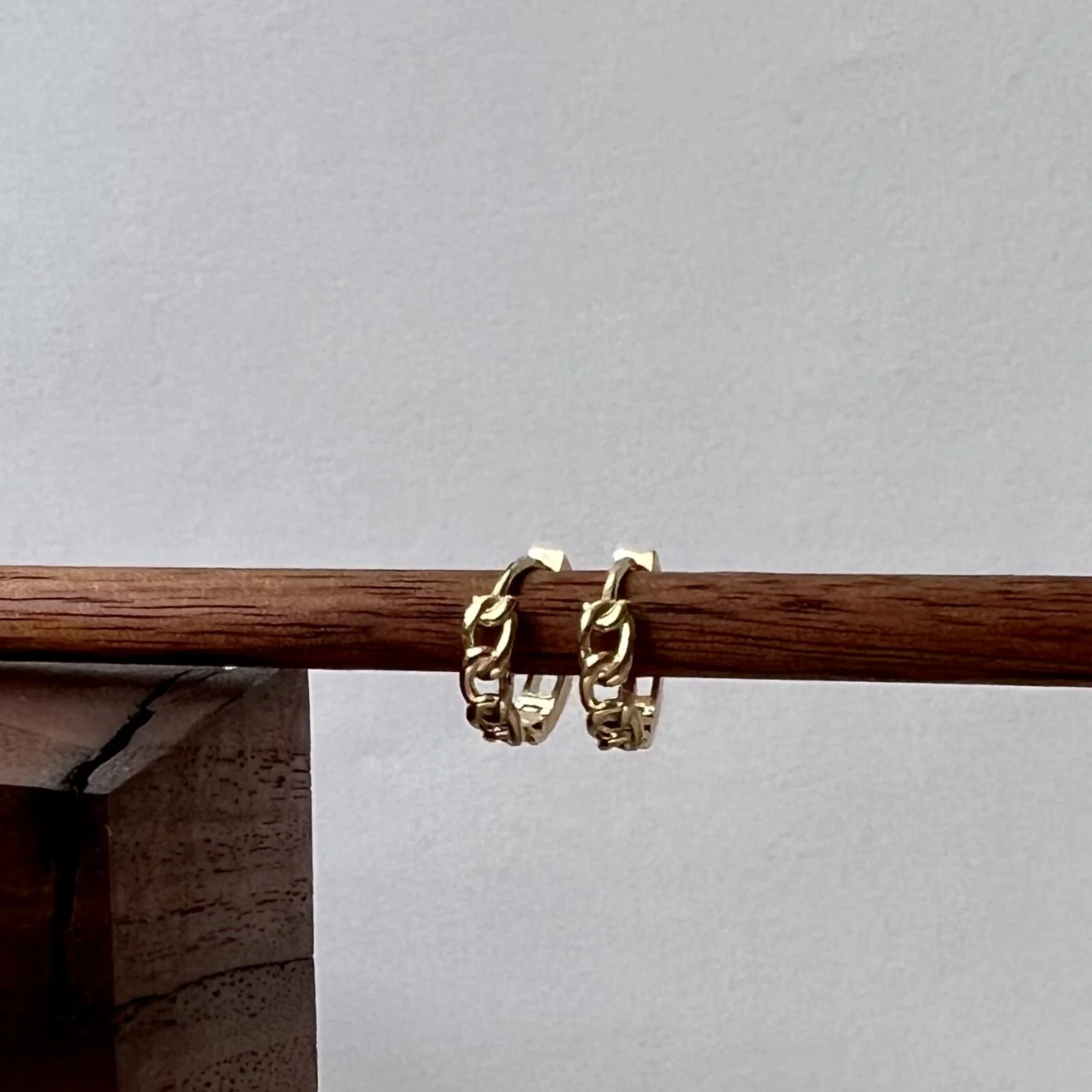 C8AB2F72-D40D-481A-911F-DC5FA7758776