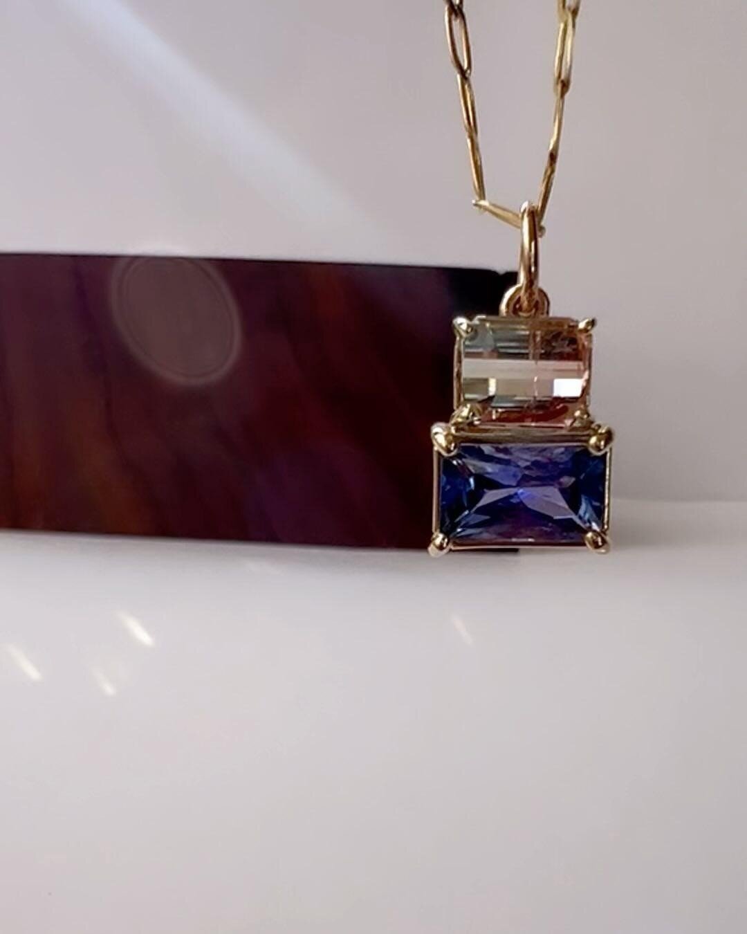 ☀️ Gorgeous #oneofakindjewelry ✨⚡️made in #losangeles #california 🎄special holiday discounts and complementary two day shipping on our website⚡️ #tourmalinejewelry #bicolortourmaline #tanzanitejewelry #tanzanitependant #peruvianopal #18K #cocktailri