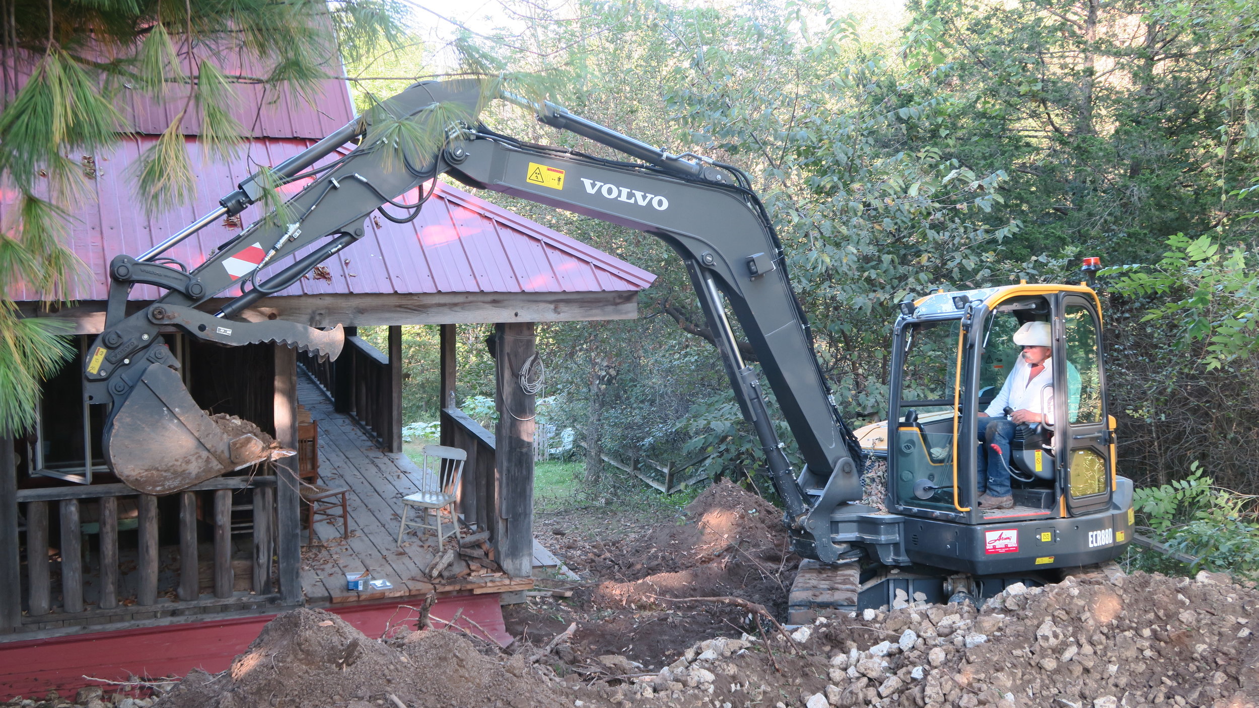  Excavation in progress. Photo by Natalie Munio 