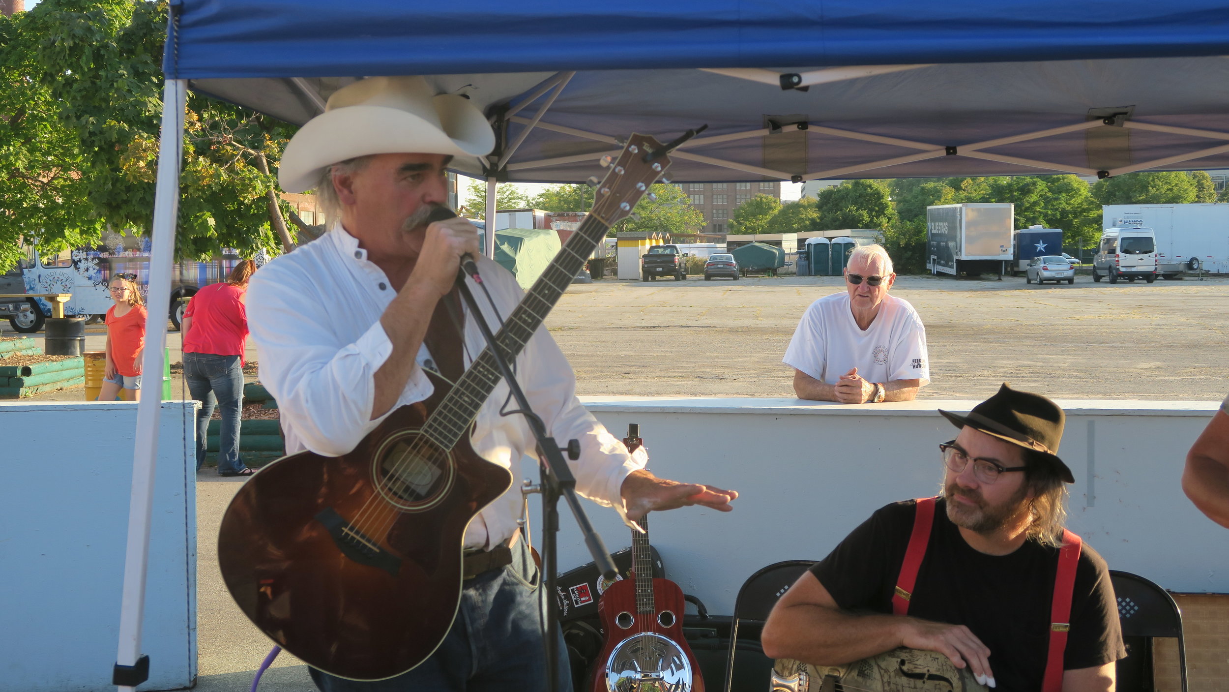  Marty Raney left and Lou Shields take time for a jam session. Photo by Natalie Munio 