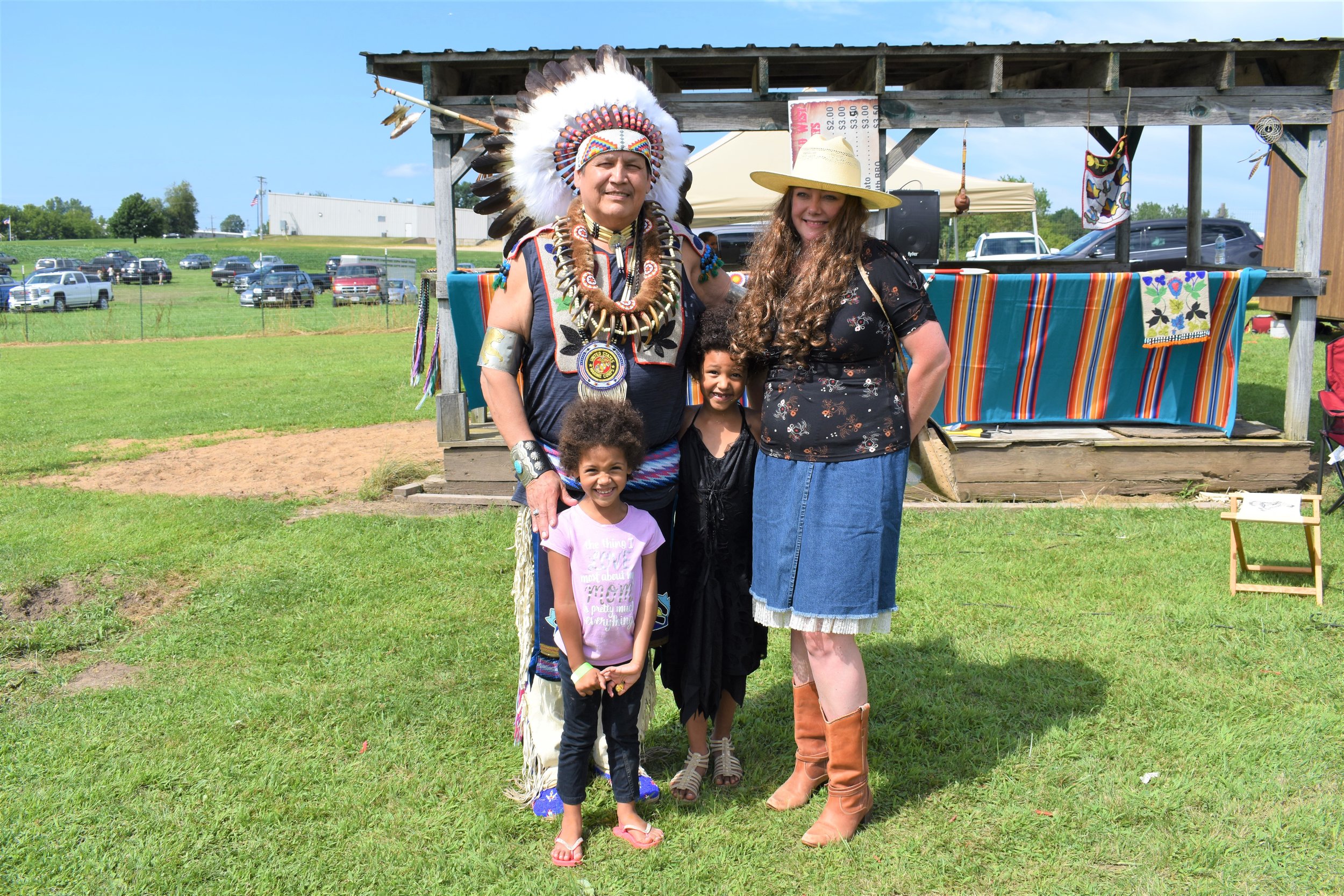 MC Elliiott Funmaker with Thea Puntney and her friends daughters