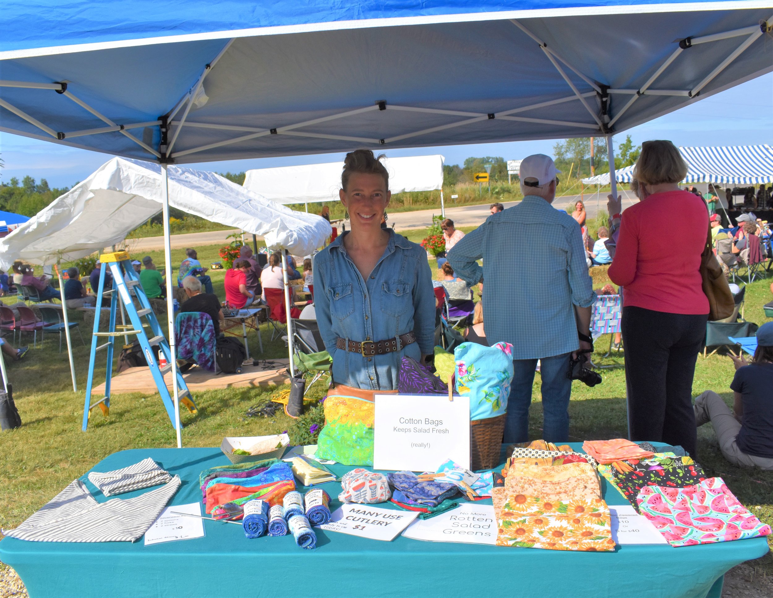  Julie Tomaro with her reusable bags 