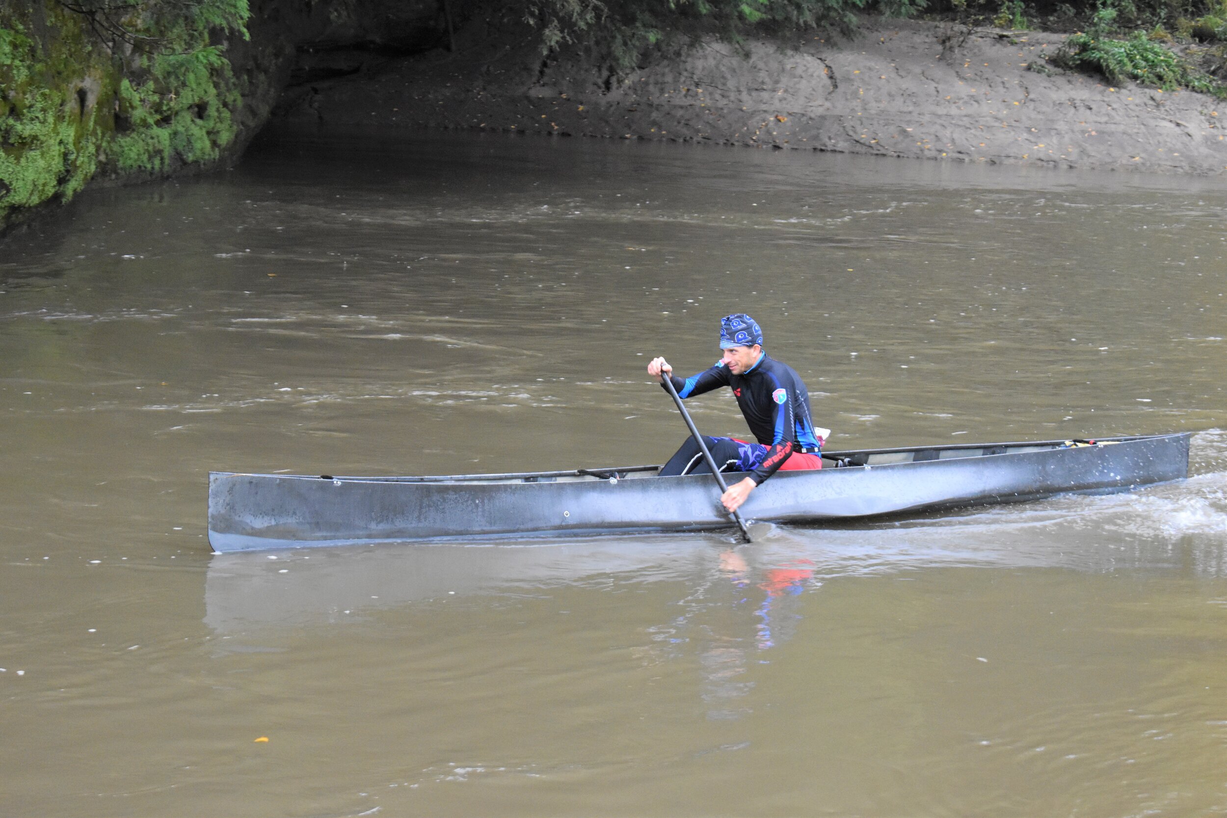 Dan Goltz of Viroqua, WI, digging in hard.