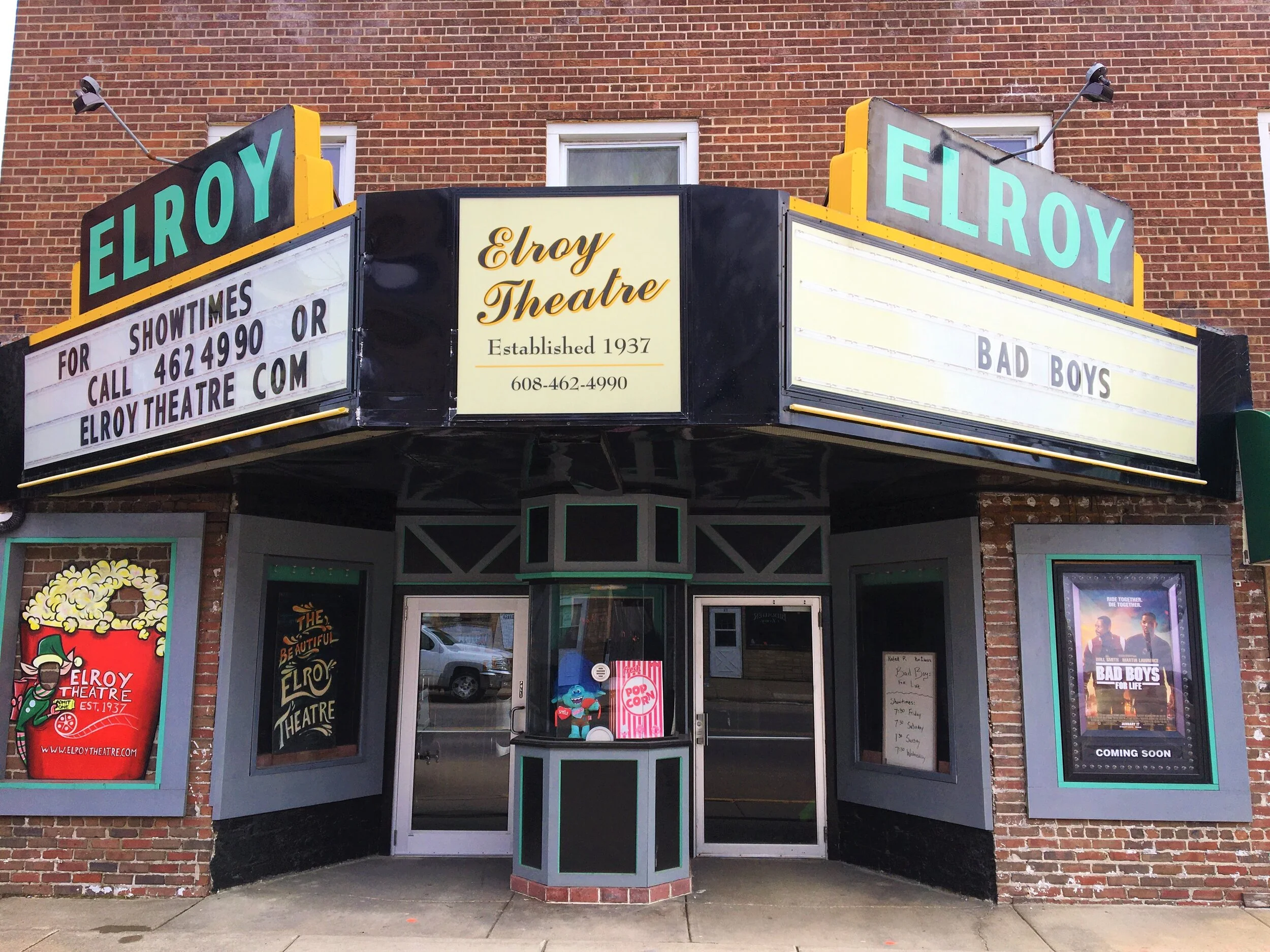 Enjoy going to theaters to see a movie? This gem is sure to give movie