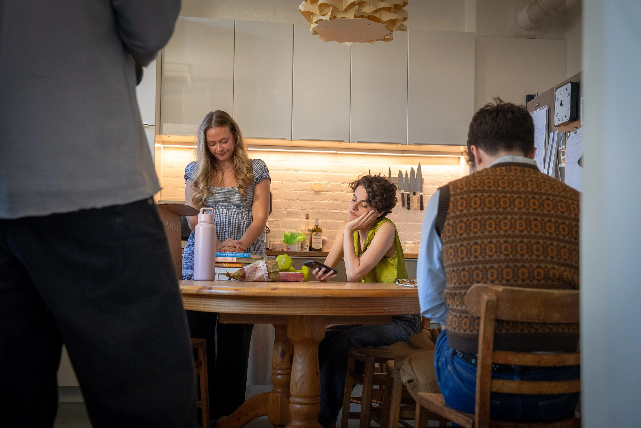101525-Roomies-S1Ep21-BTS-01468.jpg
