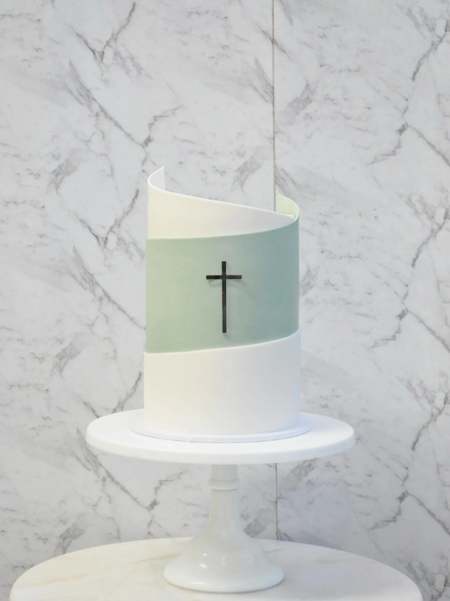 🤍 💚 🤍
Loving the simplicity of this cake for a Baptism 😍
.
.
.
.
.
#cakedesign #cakeart #cakesofinstagram #cakesofig #instacake #instacakes #instagood #cakedecorating #cake #cakes #cakegram #cakestagram #cakestyling #cakesdaily #baptism #baptismc