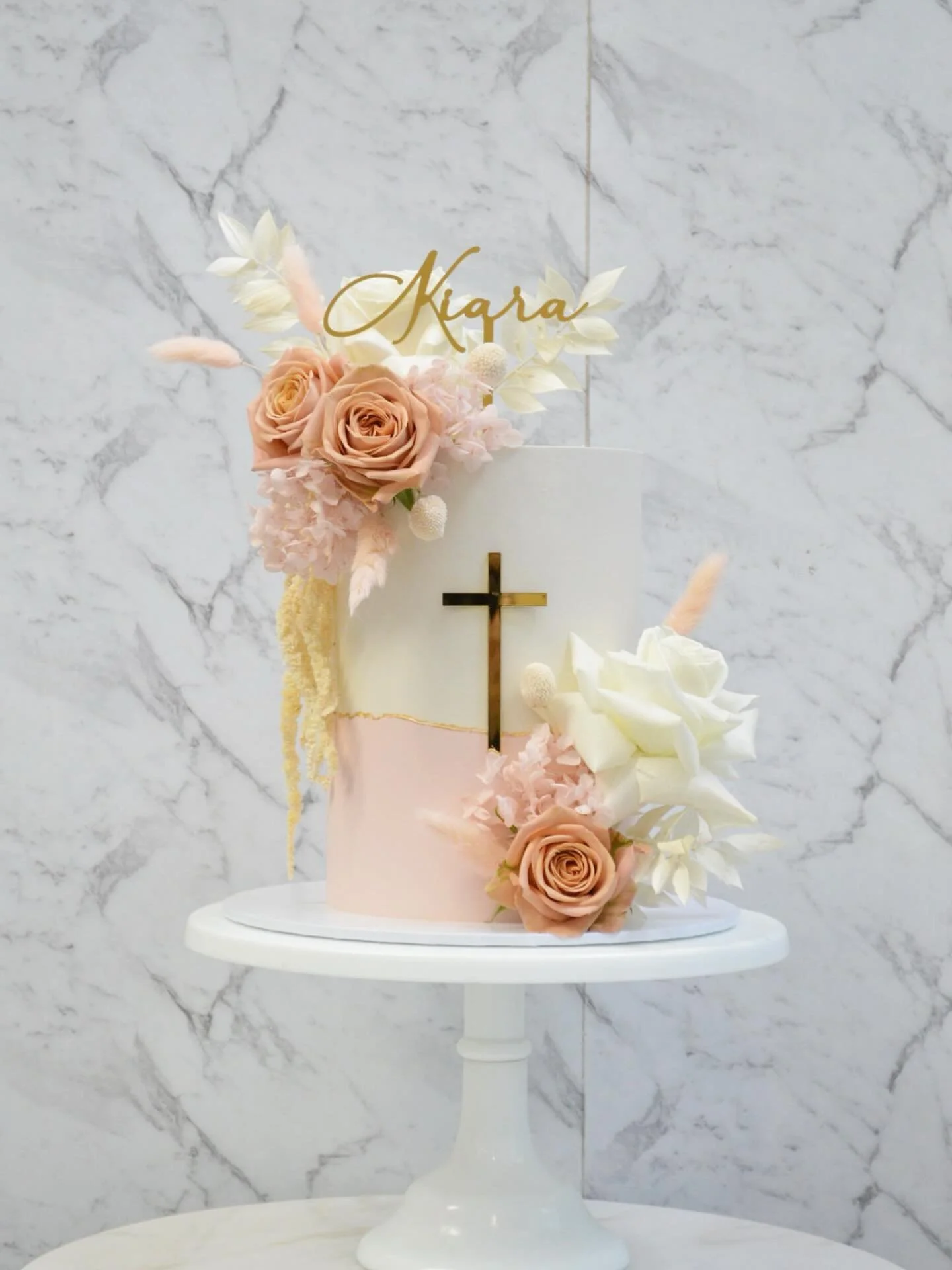 🩷 🤍  K I A R A 🤍 🩷
A boho themed cake for Kiara&rsquo;s Confirmation 

Florals: @werribeestationflorist 
Toppers: @ukitlaserdesign 
.
.
.
.
#cake #cakes #cakestagram #cakesofig #cakesofinsta #cakesofinstagram #igcake #igcakes #igdaily #cakesdaily