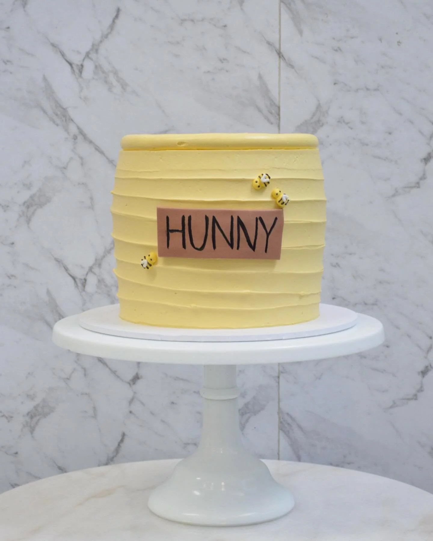 🐝🍯
A very cute Winnie the Pooh themed cake for a baby shower with matching cupcakes 😍
.
.
.
.
.
.
#babyshower #cake #cakes #cakestagram #cakesofig #cakesofinstagram #instacake #instagood #instalove #igcake #igcakes #igdaily #cakesdaily #cakeofthed