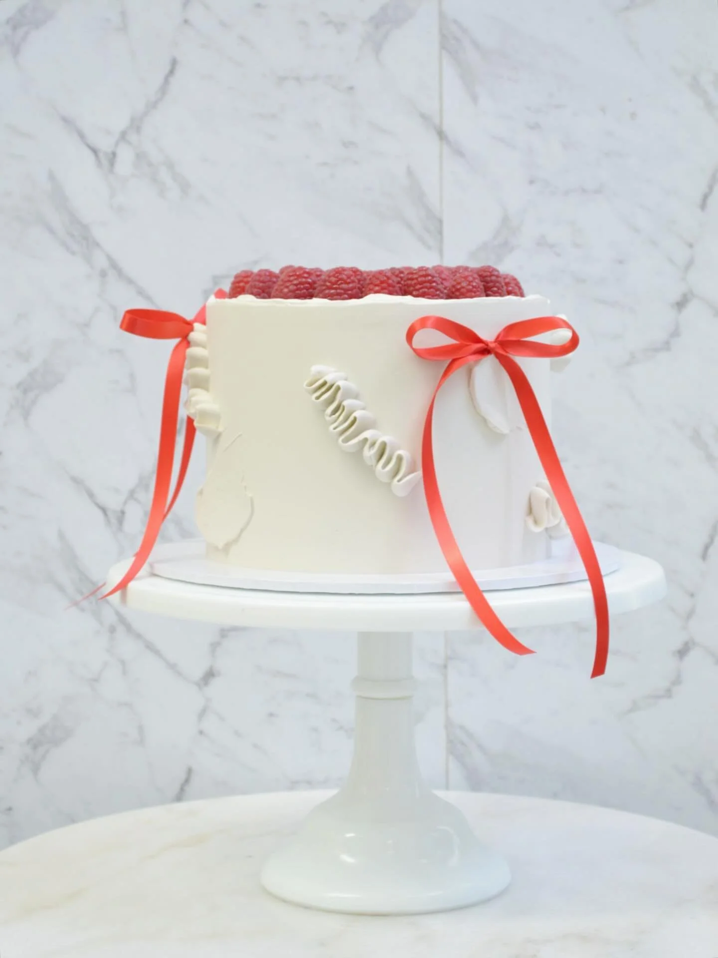 ❤️ B E R R I E S &amp;  B O W S ❤️
.
.
.
.
.
#cake #cakestagram #cakes #cakesofig #cakesofinsta #cakesofinstagram #instacake #instacakes #igcakes #igdaily #cakesdaily #birthday #birthdaycake #bowcake #raspberrycake #melbourne #melbournecakes #cakesof