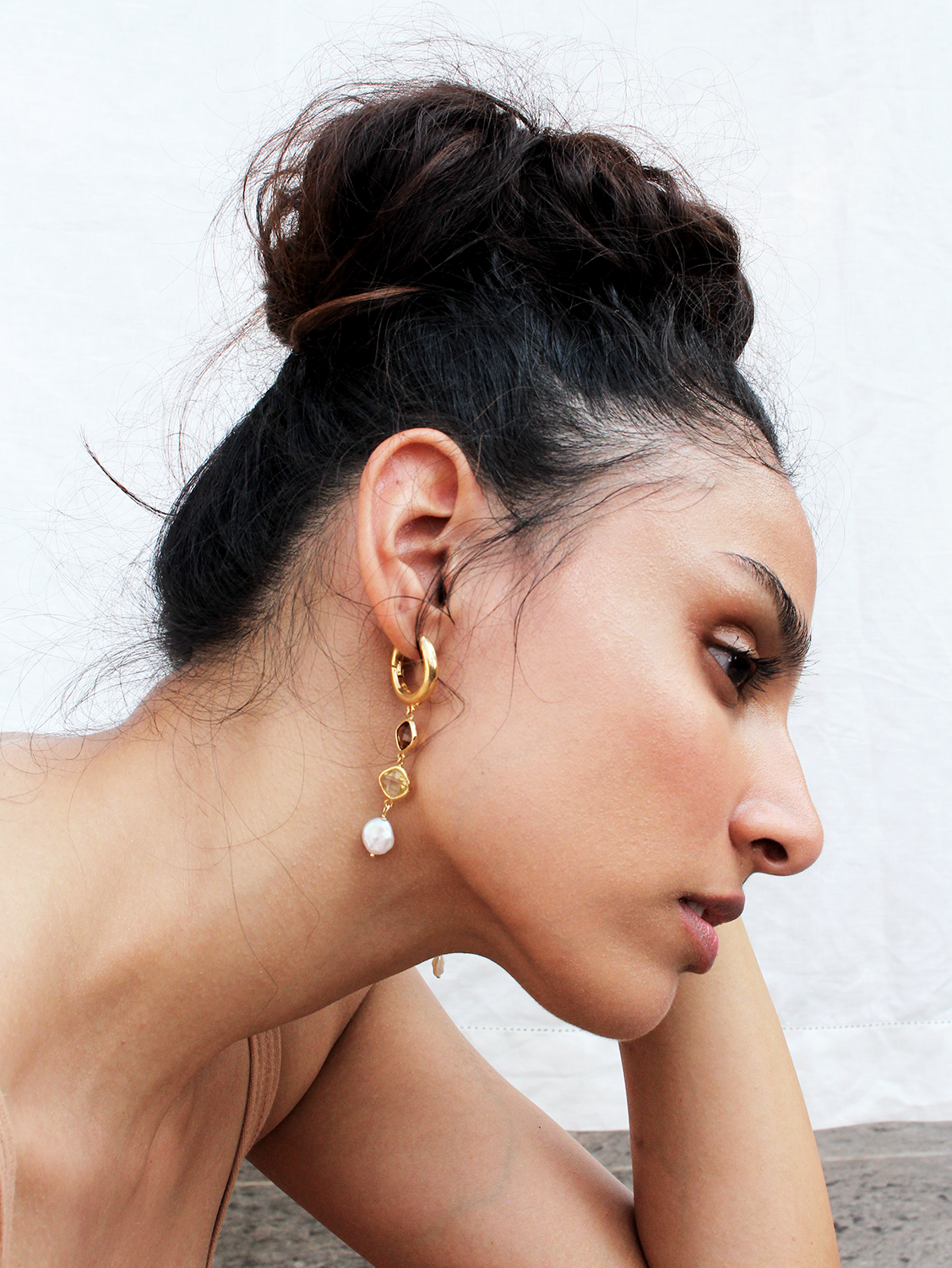 HibaaqEarringsBrownGreen-FullFacedModelShot-1.png