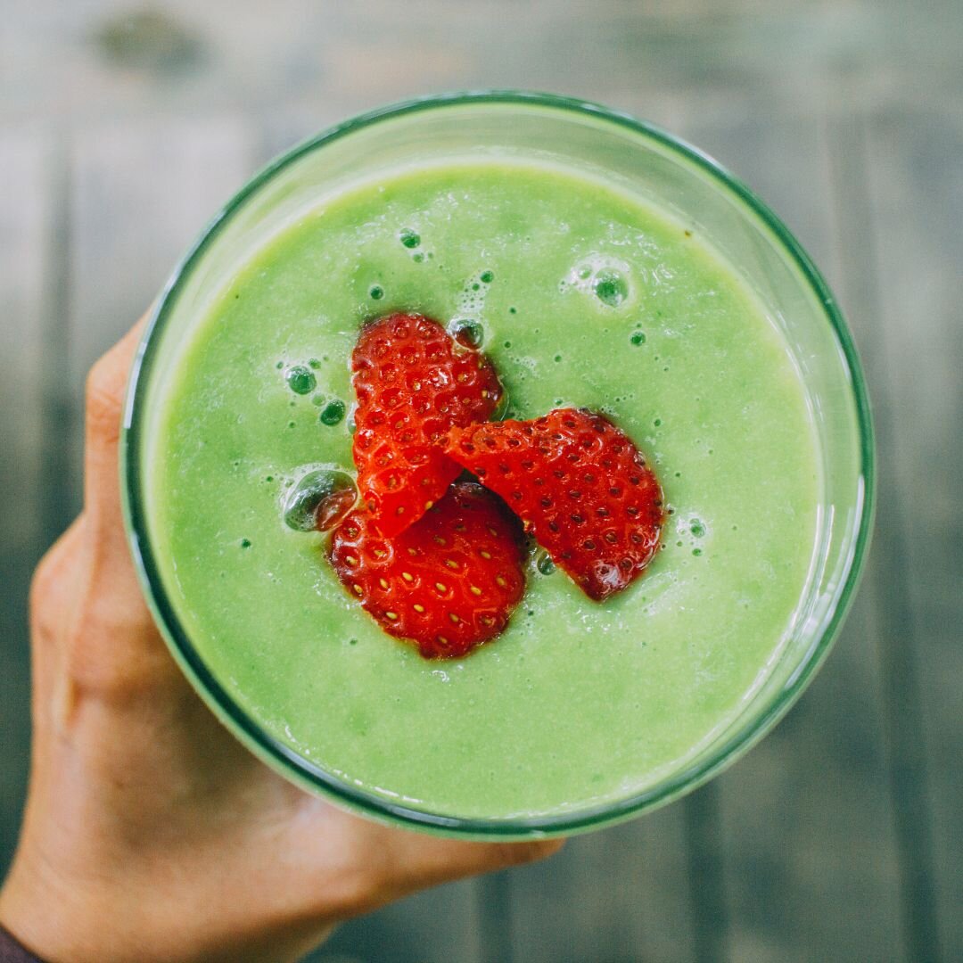 Green Power Smoothie 🌿🥤

This is the perfect start to your morning! it tastes delicious and provides your body with essential nutrients to kickstart your day. 

Here's a guide and you can tweak to your own taste!

Base Ingredients:
- Fresh Spinach 