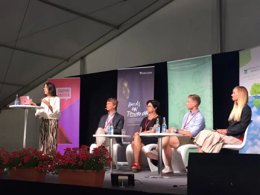 SuomiAreenalla, ajankohtaisten keskustelujen äärellä