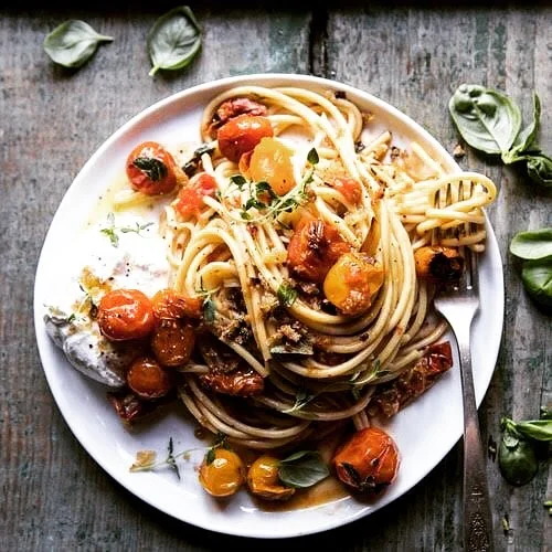 It feels like summer is finally here, here is a quick but so tasty recipe for you to try: spaghetti, cherry tomato, basil and cheese  curd. It’s so refreshing and extremely simple! 
Cut your tomatoes in half and cook them for few mins with 1 chopped garlic clove.
Cook 1 packet of our fresh spaghetti for 3 mins in boiling water. Toss it with the tomatoes, add fresh basil and a spoon of buffalo curd. 
I promise you that you’ll be addicted.