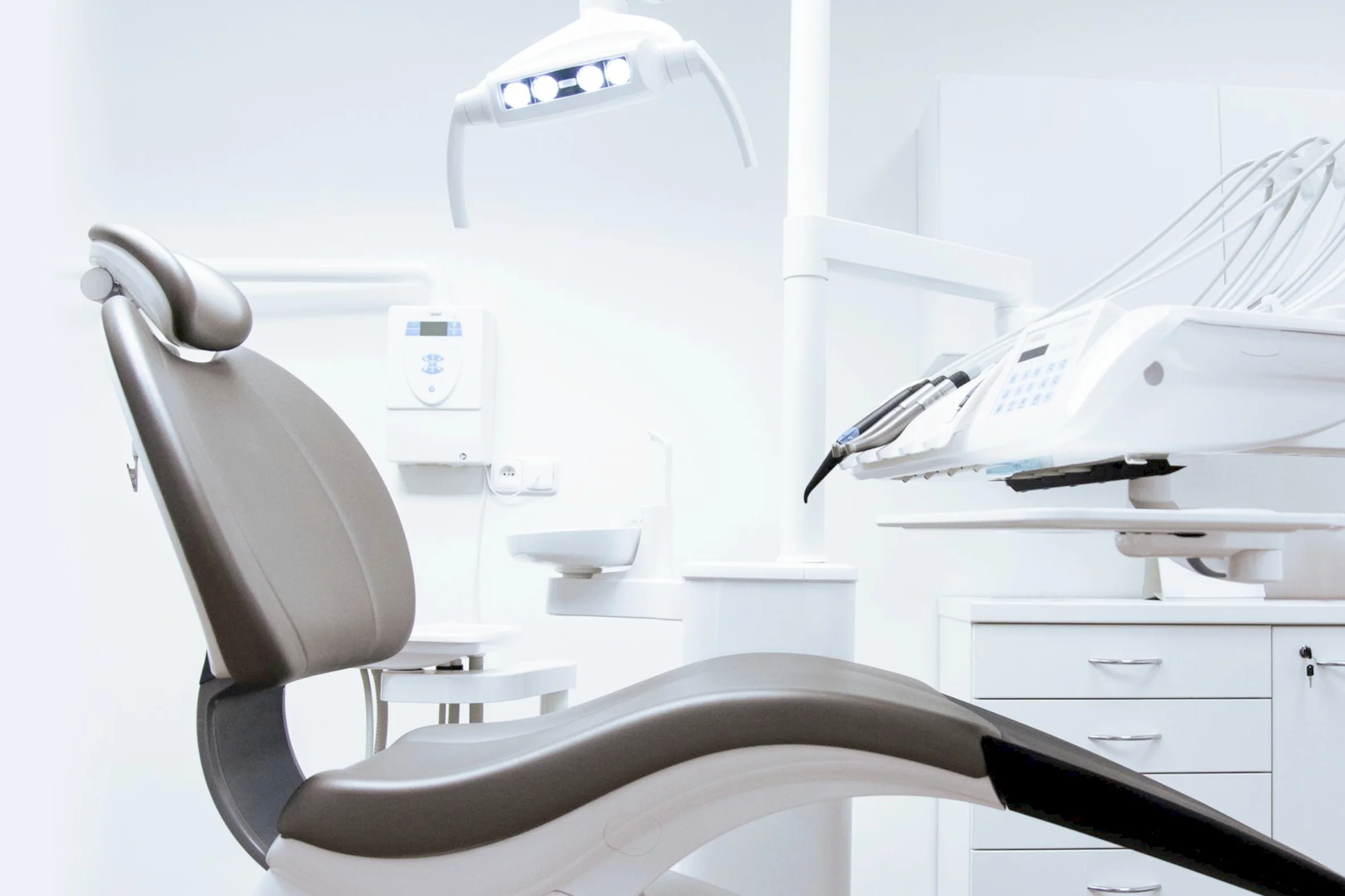 WHAT EXACTLY IS COSMETIC DENTISTRY… AND WHAT ARE THE ADVANTAGES?