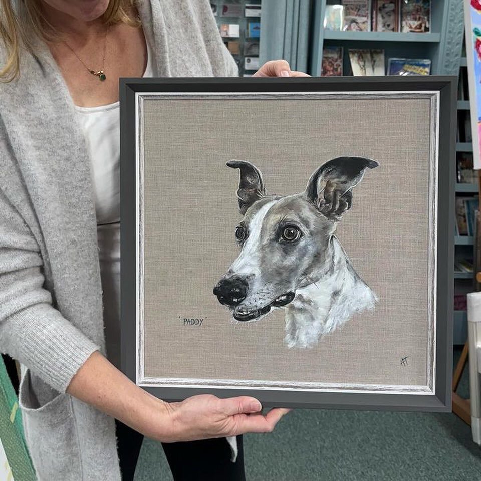 Paddy! Another commission happy dispatched&hellip; 

A beautiful framing job by @levertonframers 💫 

https://www.hannahtreliving.com

#dogsofinstagram #whippet #petportrait #animalart #dog #contemporaryart #art #artistsoninstagram #painting #oilpain