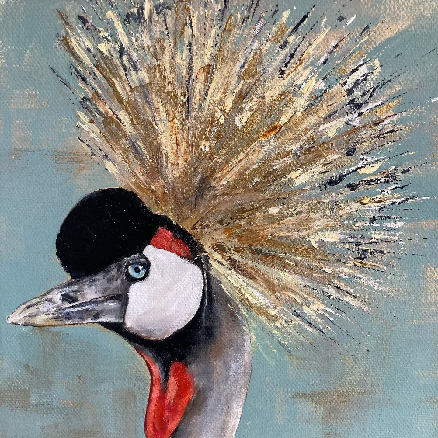 A little close-up of my swan song commission before we head off to Kenya! How apt that it should be an African crowned crane. Full shot to follow but I thought its striking golden crest/crown deserved a spot on the grid&hellip; 👑 🇰🇪 

#artistsonin