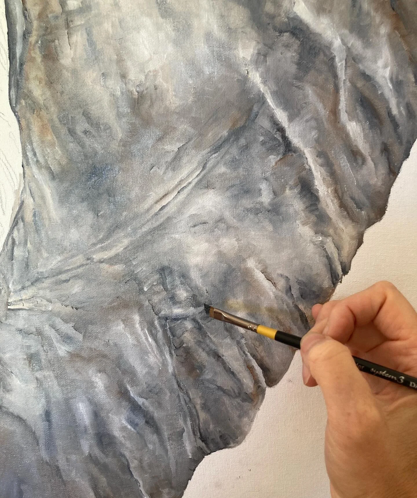 It feels good to be back at my easel after what has felt like a lengthy break over Christmas. Hundreds of brushstrokes are creating the full picture here&hellip;. 🐘 

#domoreofwhatmakesyouhappy #in2026 #🩶