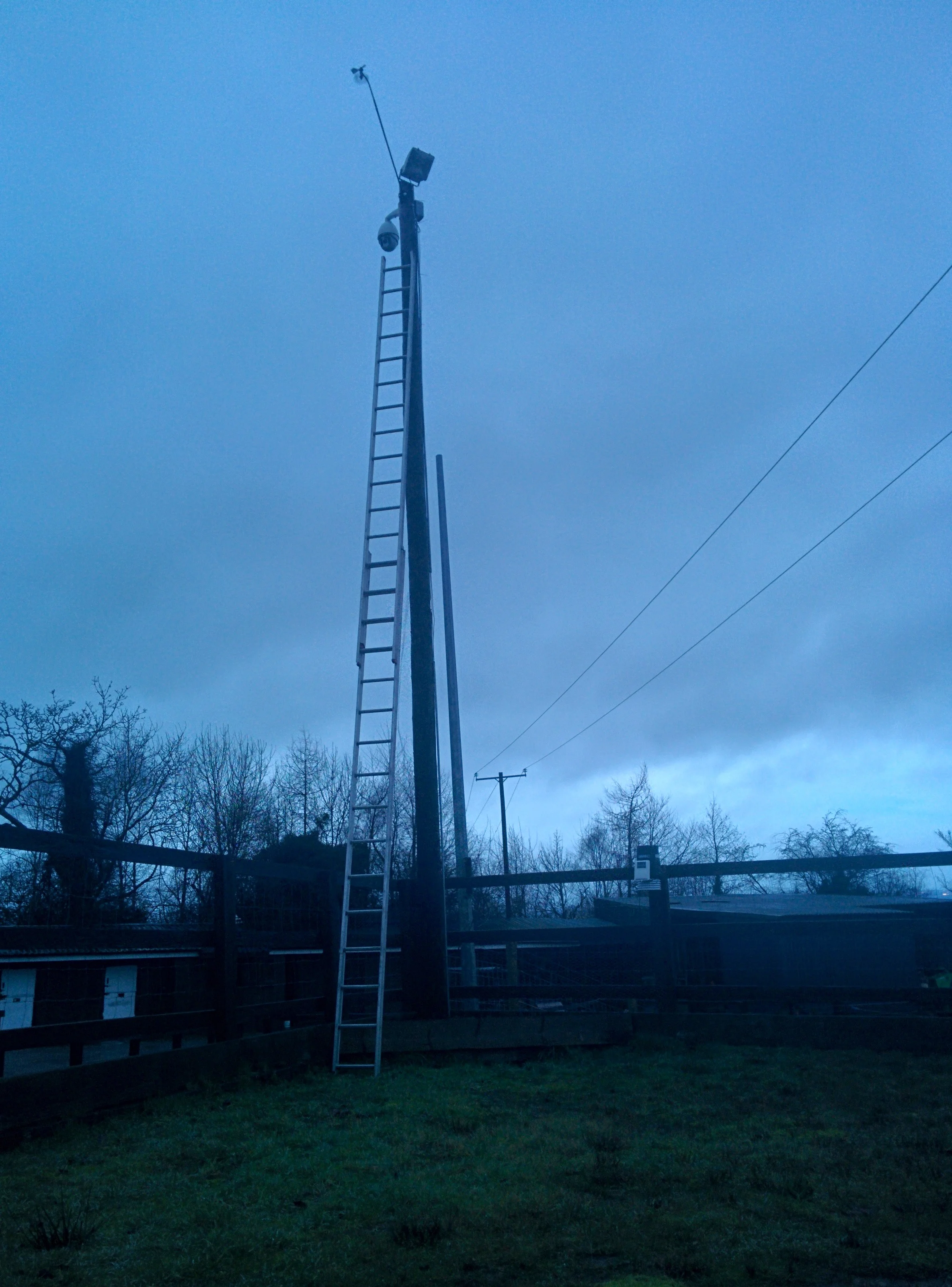 
Installing the wind vane on top of the pole  
