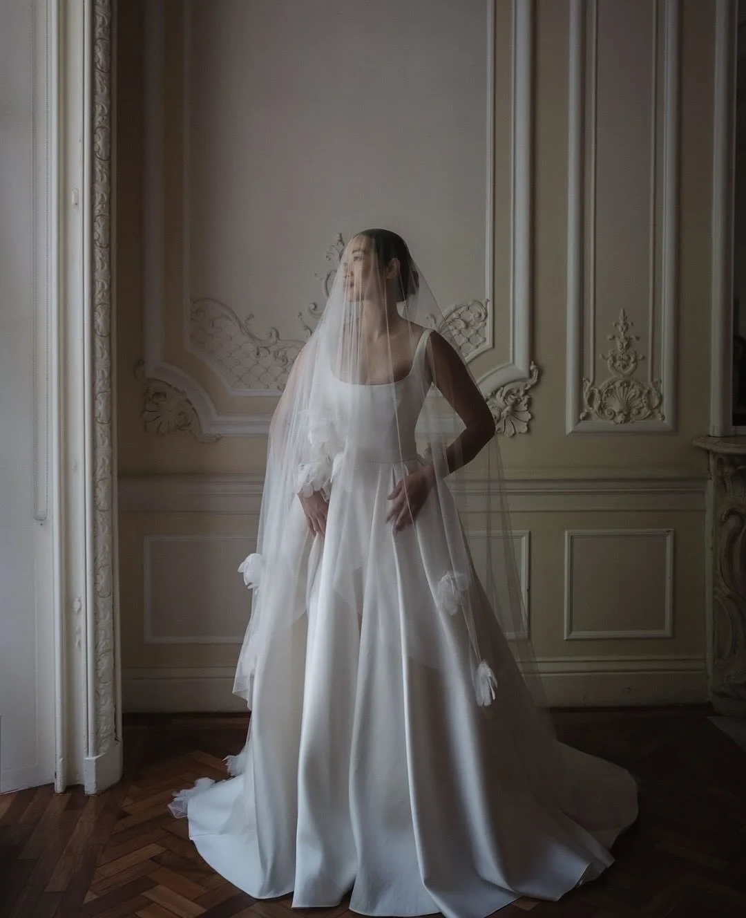 Halfpenny London isn&rsquo;t just about dresses, it&rsquo;s a collection curated for modern brides who want freedom to express their style. 
⠀⠀⠀⠀⠀⠀⠀⠀⠀
Sculpted bodices, detachable overskirts, soft veils, and signature tailoring all work together to c