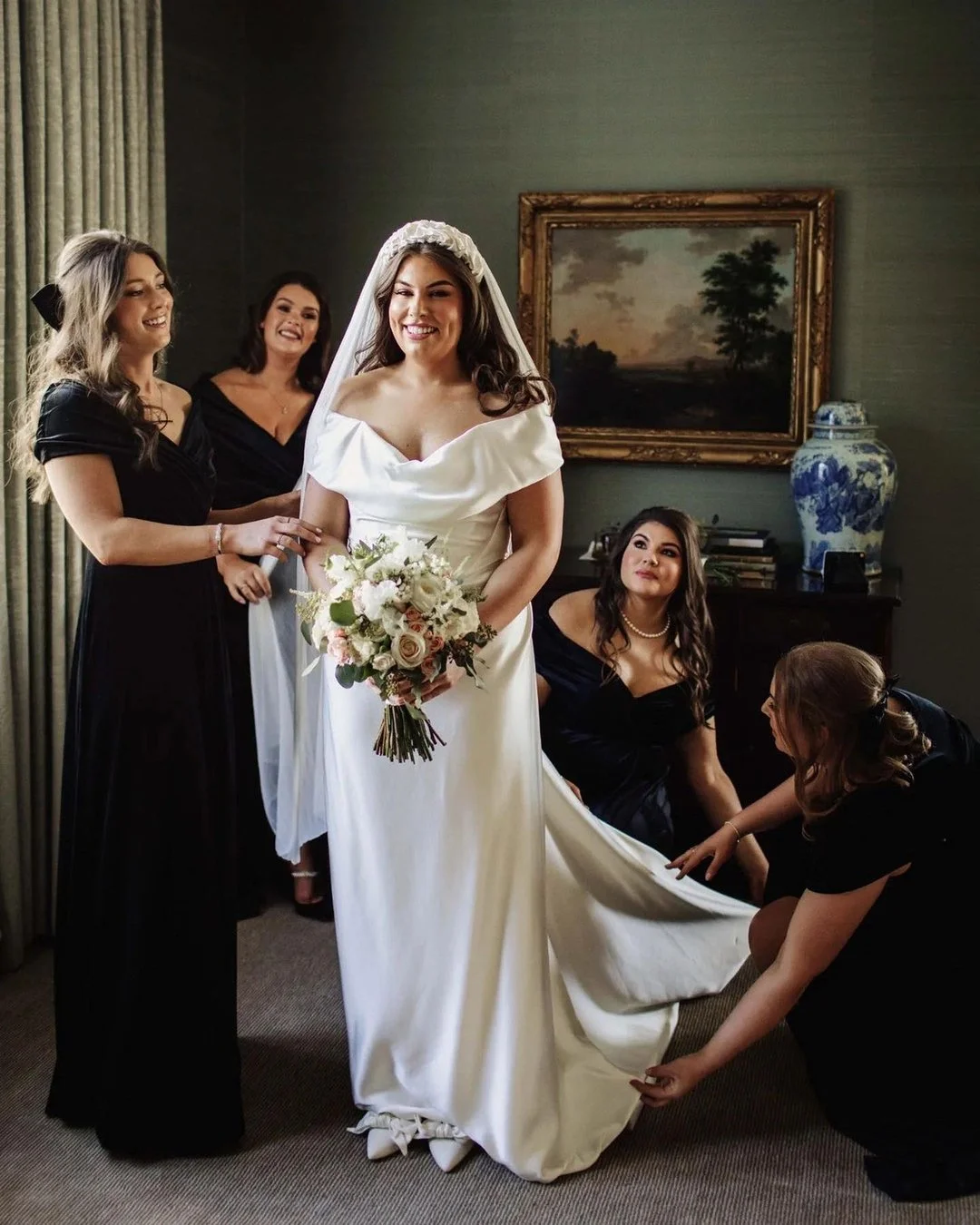 Our real bride Sarah wearing the iconic and absolutely stunning Cocotte @viviennewestwood wedding dress ✨

Photography @michellepruntyphotography 
Venue @theadaremanor
Planners @oliviabuckleyinternational
Hair @shaunalawlorhair
Makeup @suebrophy_make