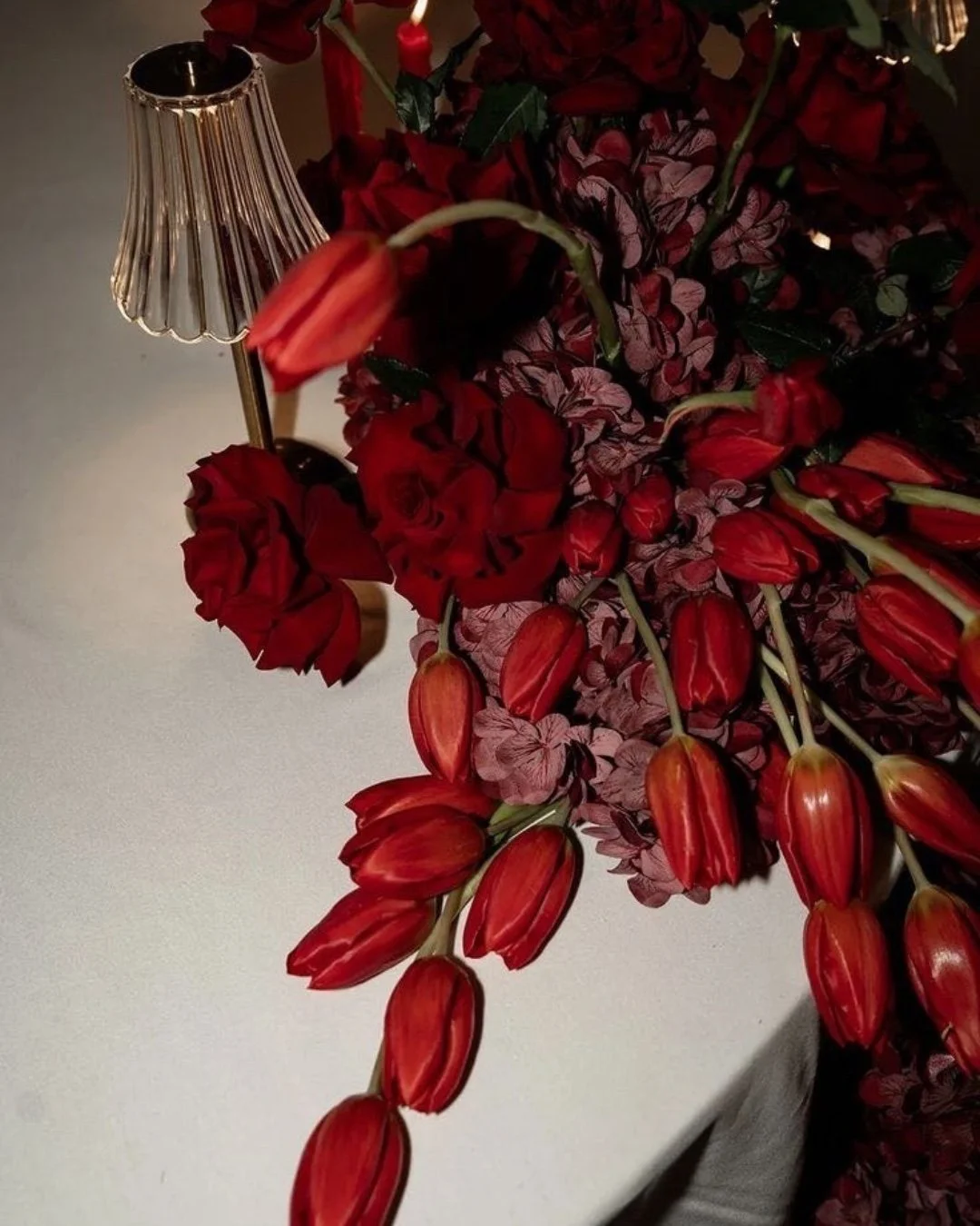 Moody wedding inspo we love! 

@pinterest