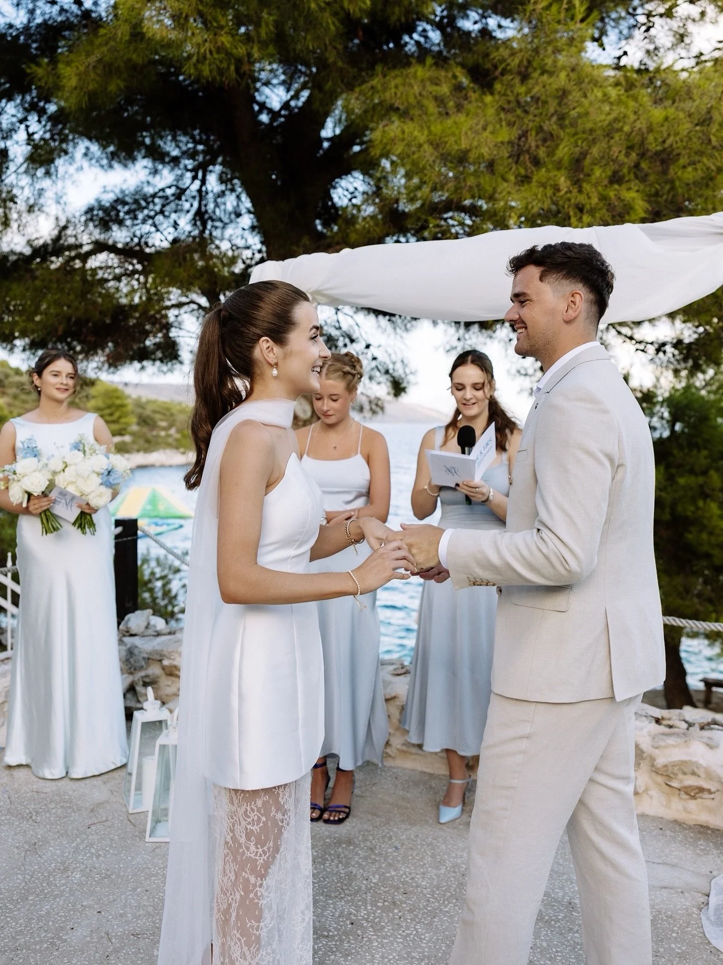 Our gorgeous real bride Georgia wearing @thewhite_era 🤍
⠀⠀⠀⠀⠀⠀⠀⠀⠀
@thewhite_era collection takes your from engagement through to your honeymoon...make a date (use the link in our bio) with one of our personal stylists and find your perfect look. ✨
⠀