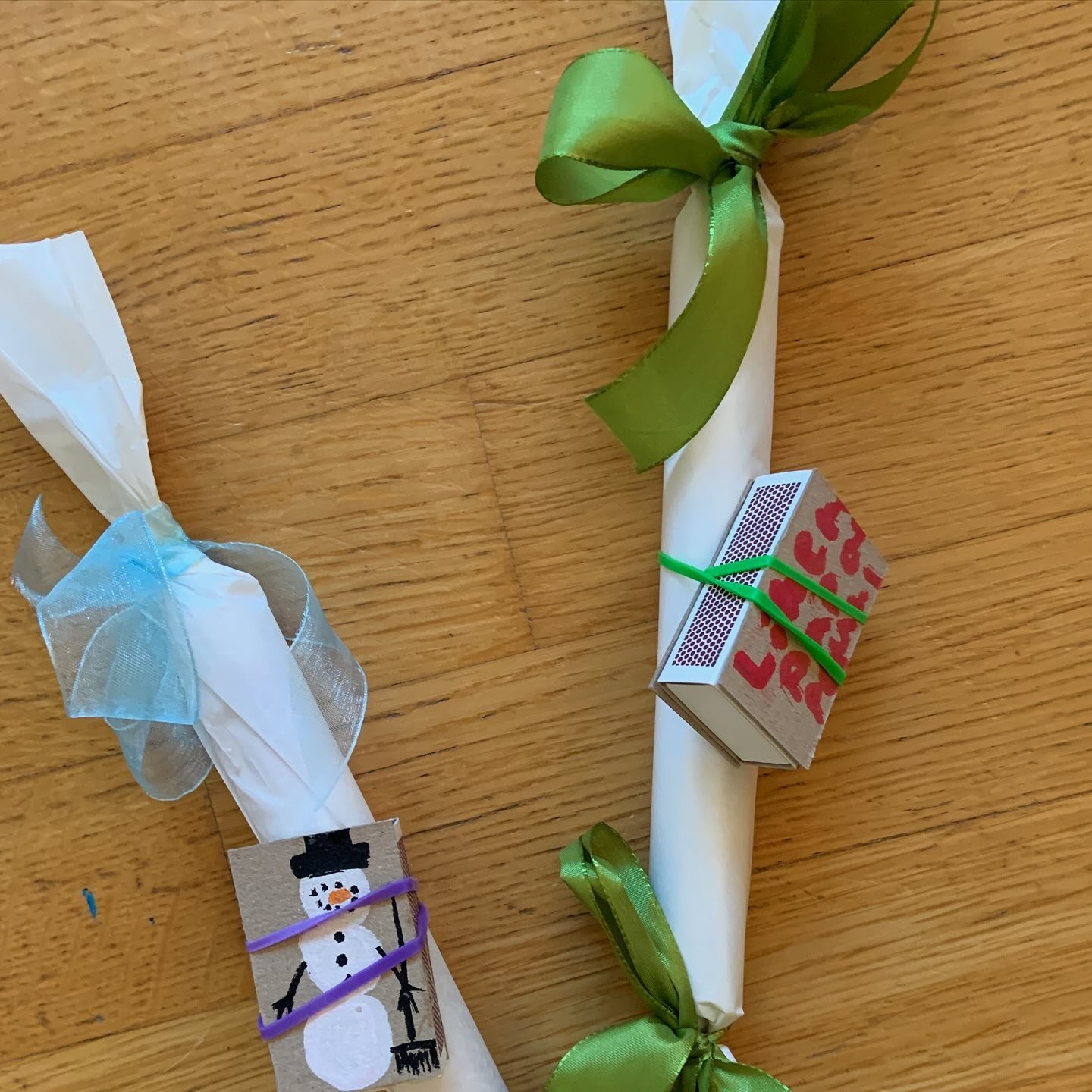 nur noch 2mal schlafen und dann ist weihnachten! die kids waren kreativ und engagiert bei der sache im xmas special, die geschenke sind verpackt und bald unterm weihnachtsbaum 

🌲 🎄 🌲
 
#xmas #presents #madewithlove #handmade #weihnachten #kinder 