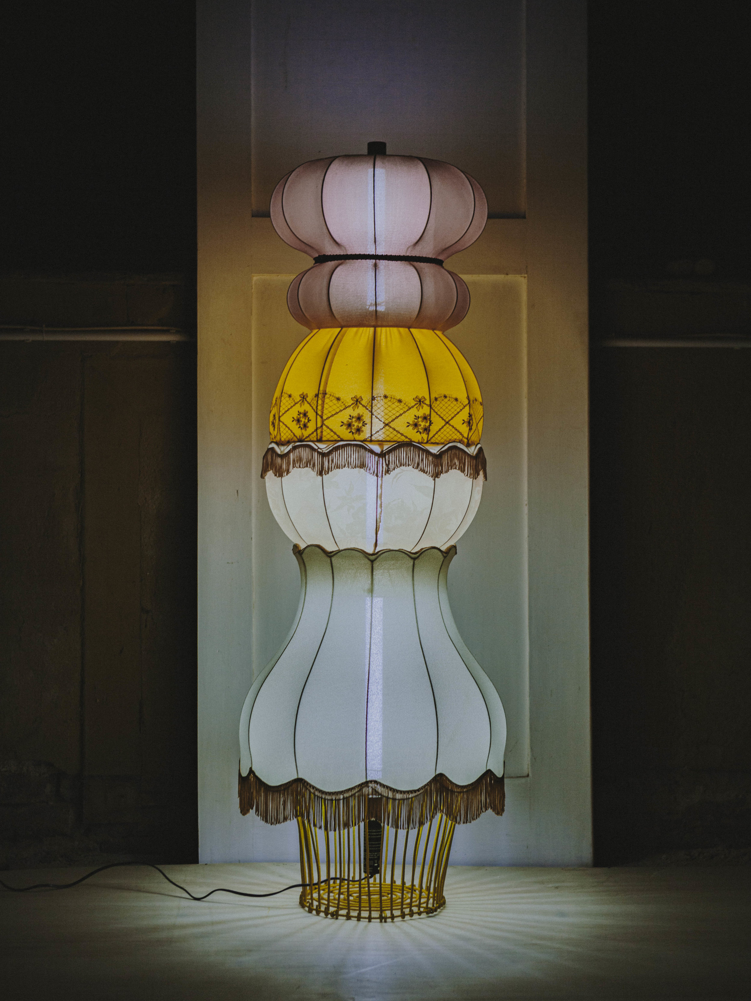 Stehlampe aus Lampenschirmen - 407-47.jpg