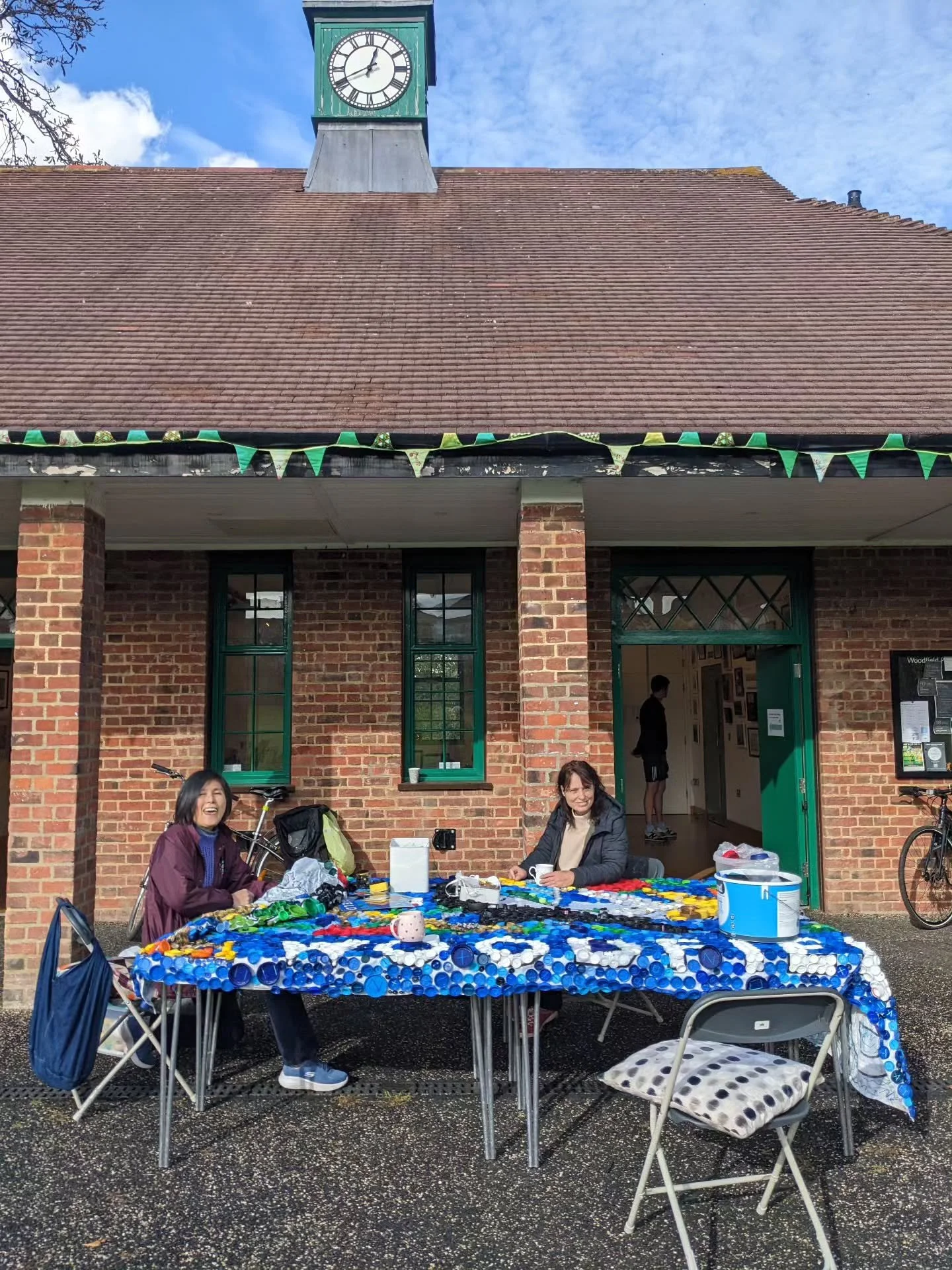 Put a Lid on It today is catching the last of this glorious Autumn 🍂 🍁 sunshine. 
Come and join us. 

Nothing to bring. No skill needed. 
Just yourself 

On until 3pm. 

#woodfieldpavilion 
#putalidonit 
#community
#noskillneeded
