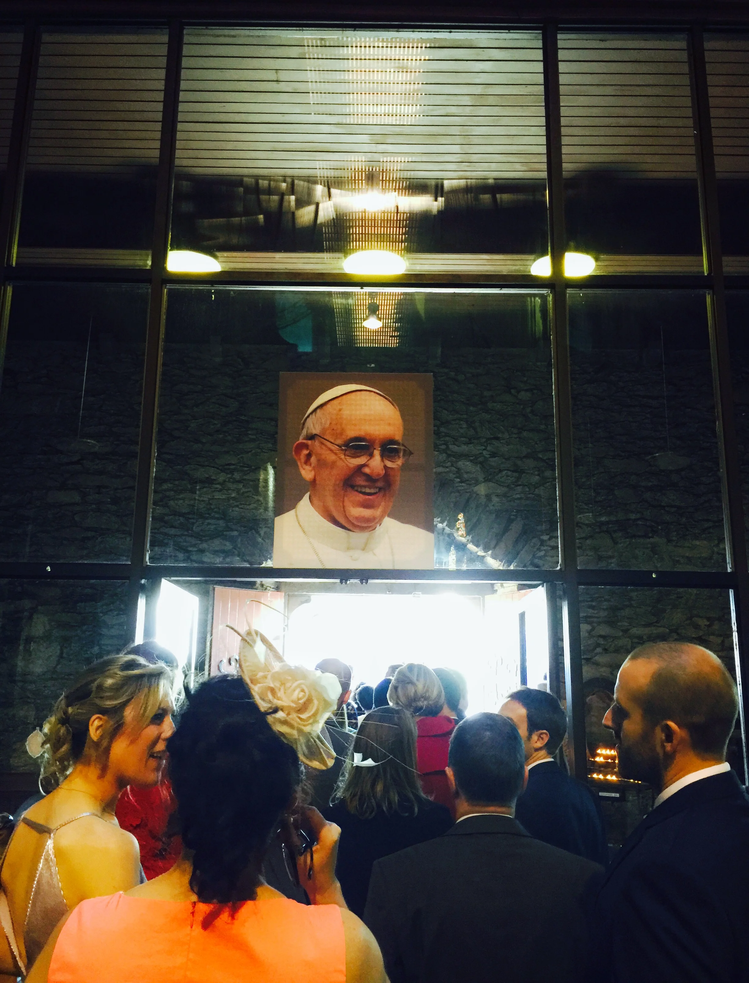 Pope 2, Dingle