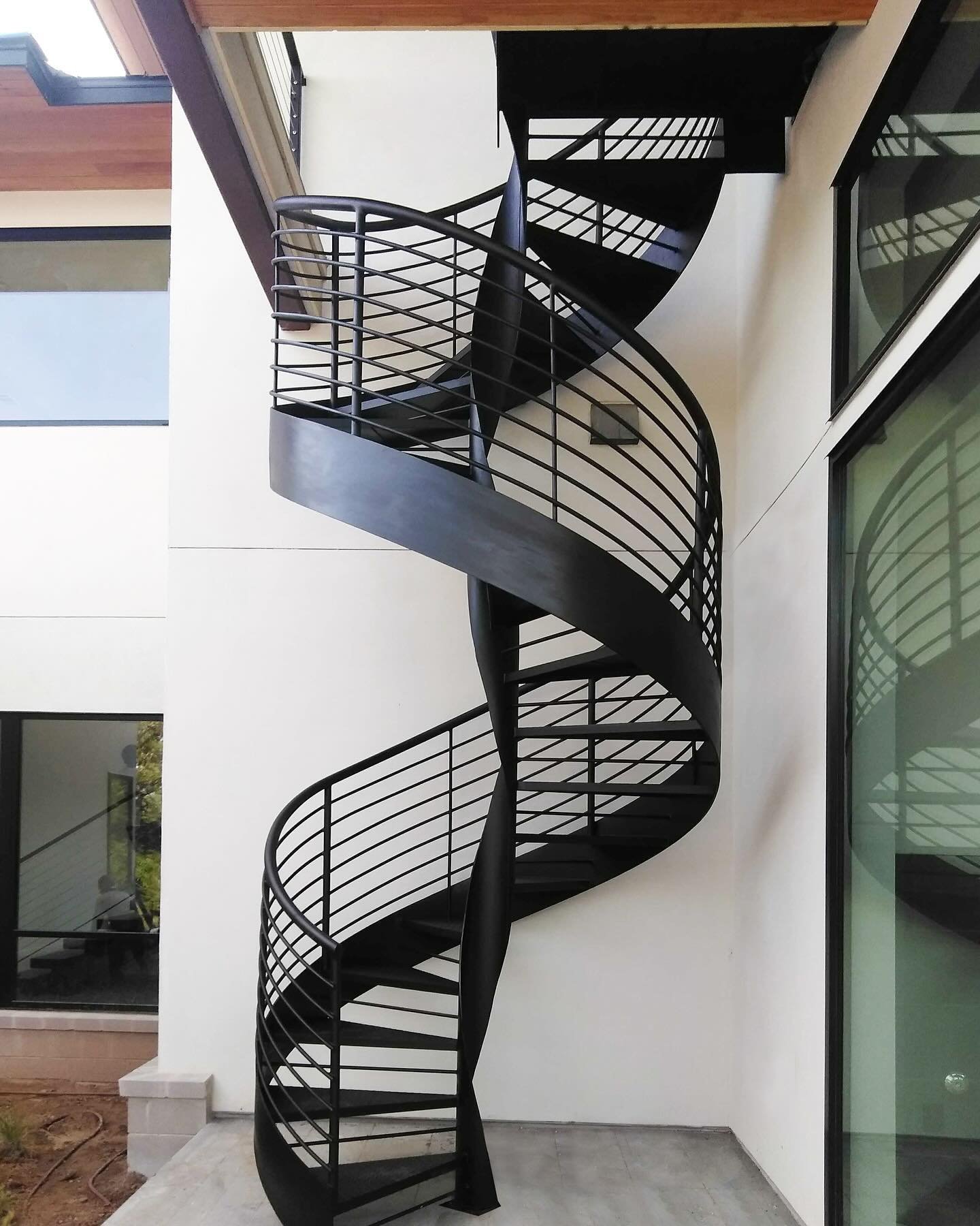 Gorgeous Spiral Staircase ✨
⏭️ Exterior and Interior Design 

.
.
.

#stairrailing #staircaserail #metalrailingdesign #metalrailing #spiralstaircase #homeinspo #irondoors #modernirondoors #customdoor #irondoor #exteriordoors #doors #doorsofinstagram 
