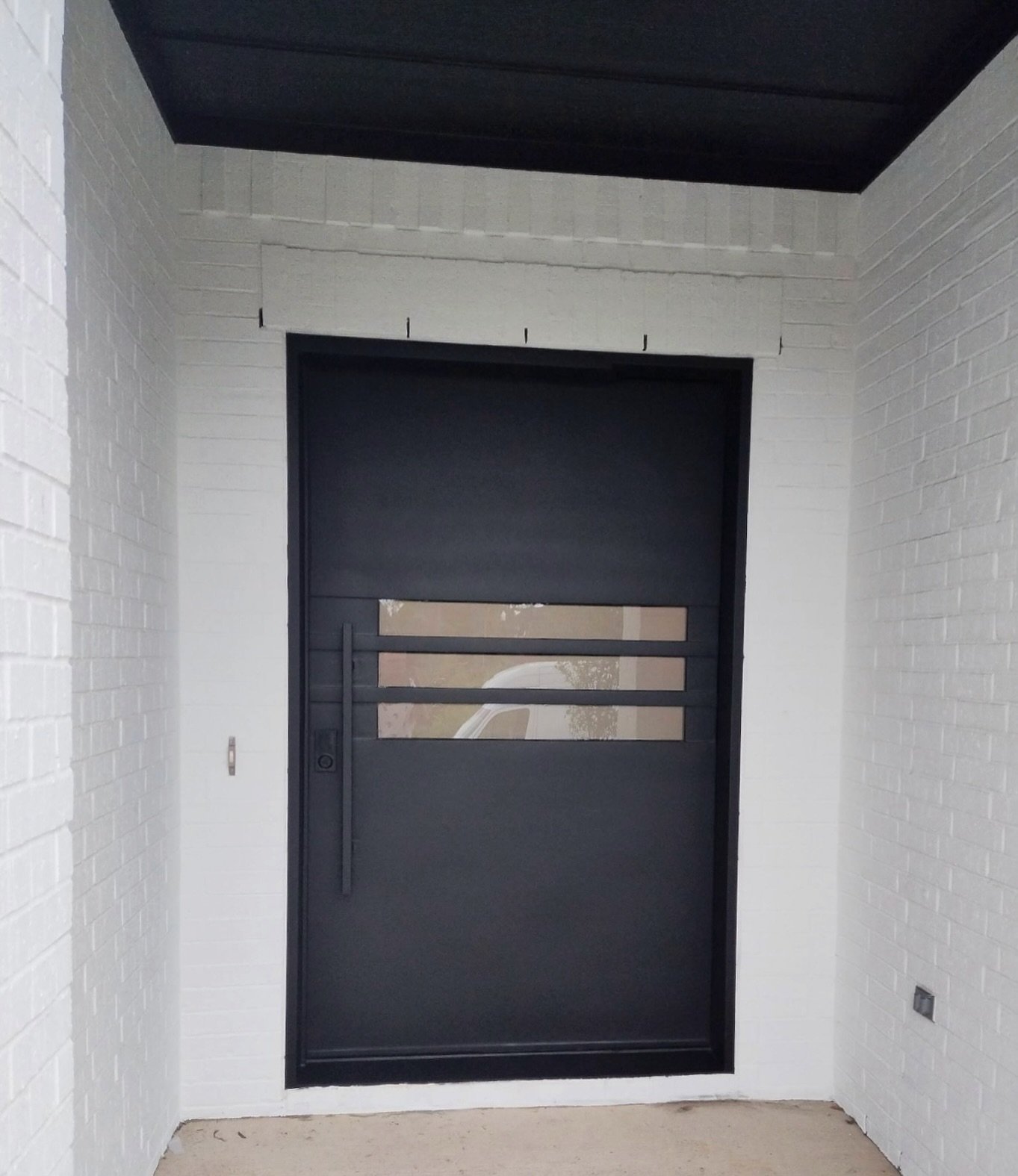L O L I T E &reg;️ by Modern San Marcos
Pivot Iron Door 🚪✨
.
.

#stairrailing #staircaserail #metalrailingdesign #metalrailing #spiralstaircase #homeinspo #irondoors #modernirondoors #customdoor #irondoor #exteriordoors #doors #doorsofinstagram #met