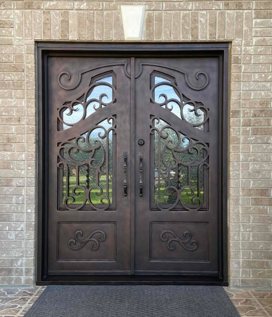 Featuring today&rsquo;s Door Design: 
S A N T A  L A U R A ✨⚜️
.
.
.
#SanMarcosIrondoors #irondoors #irondoor #modernirondoors #exteriordoors #interiordoors #steeldoor #tuesdaymotivation #tuesday #tuesdayvibes #metalworks #homeinspo #irondoors #moder