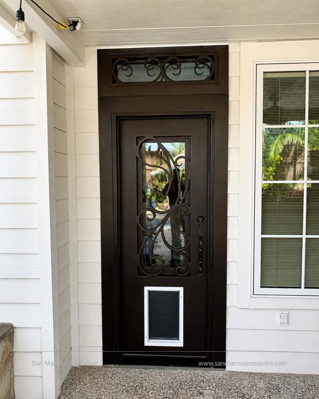 Luxury for you&hellip; convenience for your best friend! 
Because iron doors can be beautiful and pet friendly!

#IronDoor #DoggyDoor #PetFriendlyHome #LuxuryHomes #SanMarcosIronDoors